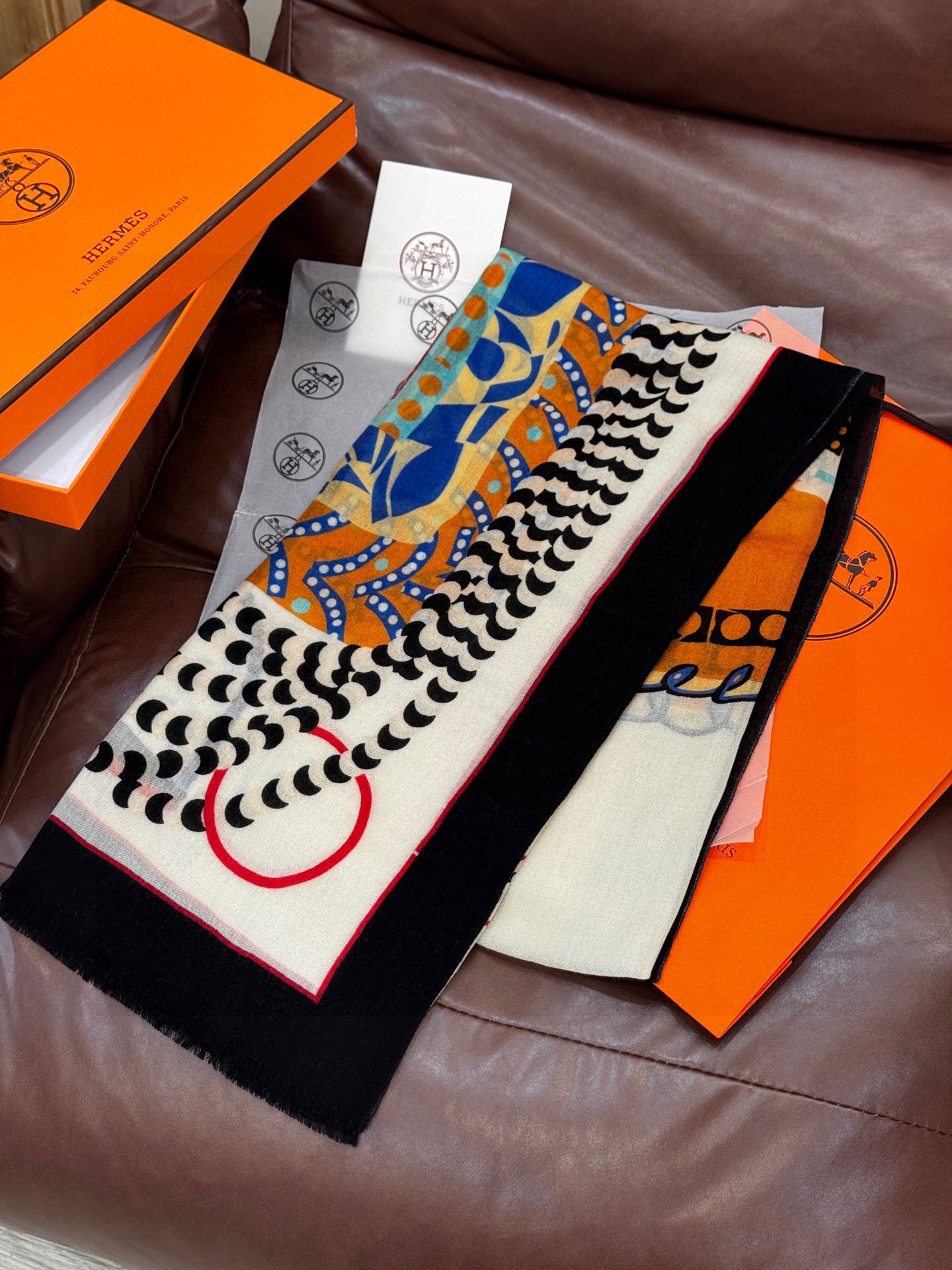 专柜同步 Hermes家买了都说好看【马鞍羊绒长巾】‼️推荐💕顶级工艺超值‼️爱马仕专柜爆款🎁🎁羊绒长巾