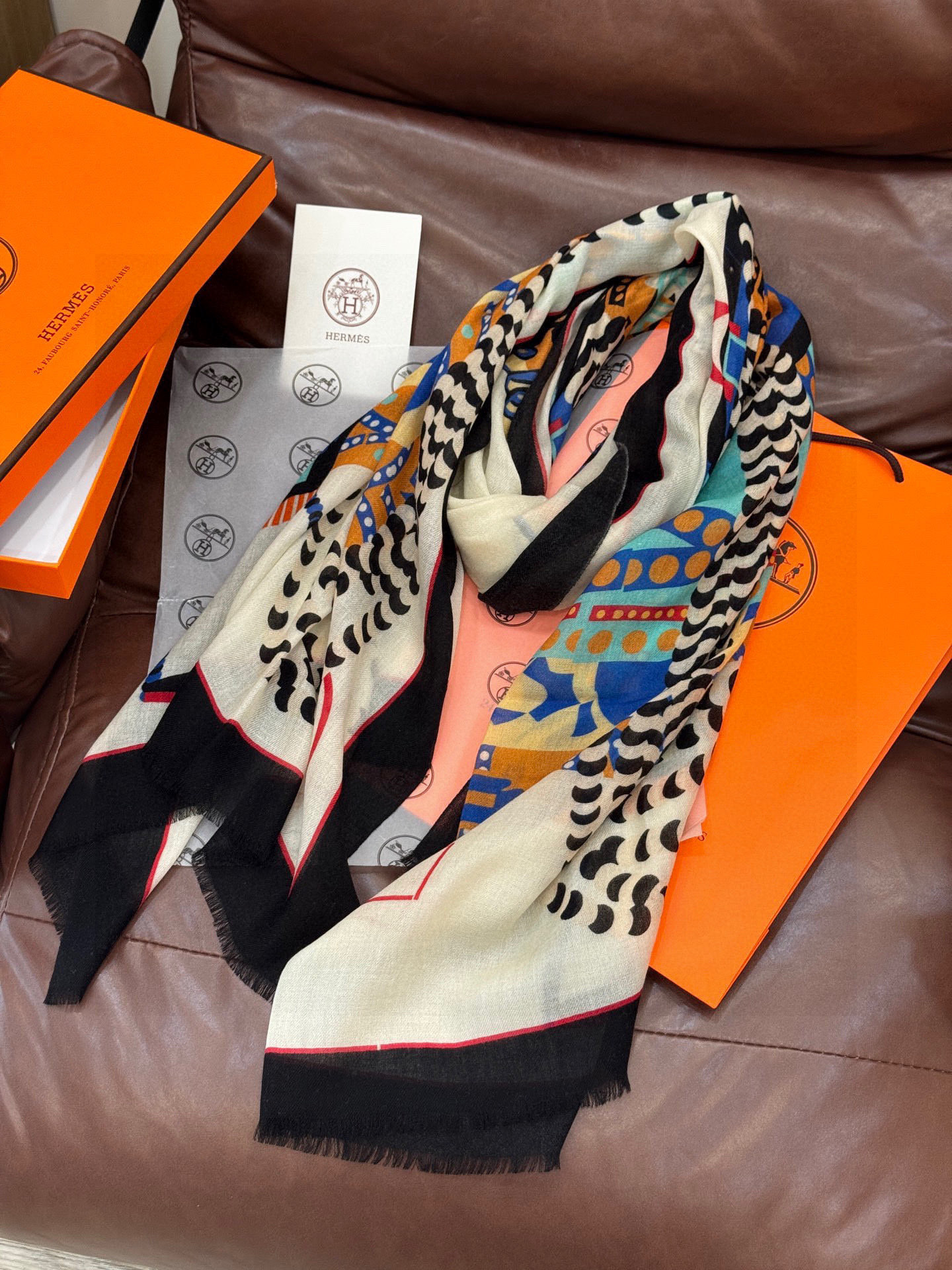 专柜同步 Hermes家买了都说好看【马鞍羊绒长巾】‼️推荐💕顶级工艺超值‼️爱马仕专柜爆款🎁🎁羊绒长巾