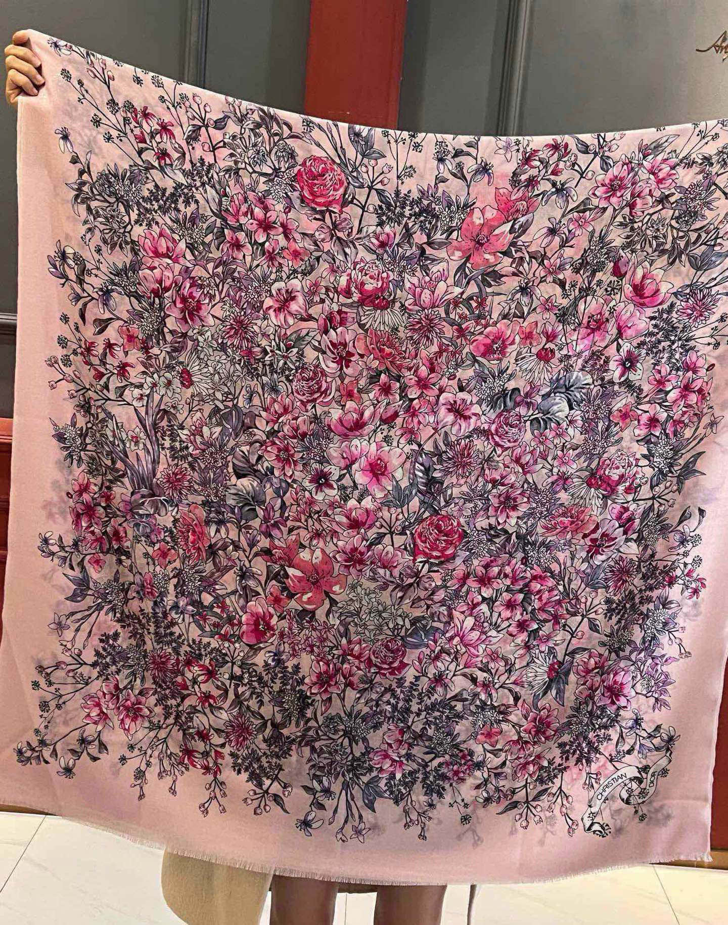 会发光发亮的围巾💃🏻💃🏻D家【D花香明媚】‼️抢‼️VIP推荐 ‼️👍下手一定要快【高端 大爱 ‼️纯羊