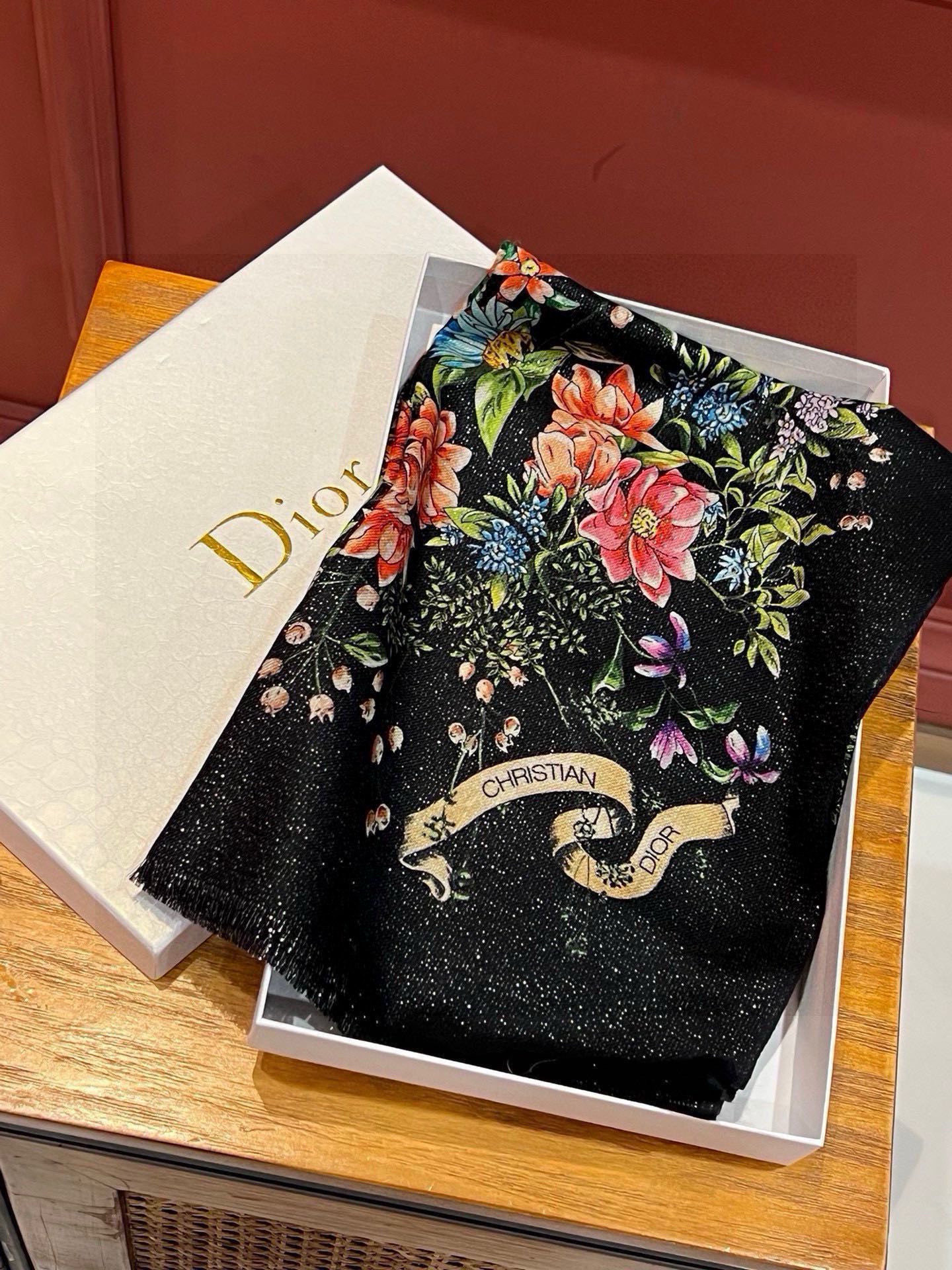 会发光发亮的围巾💃🏻💃🏻D家【D花香明媚】‼️抢‼️VIP推荐 ‼️👍下手一定要快【高端 大爱 ‼️纯羊