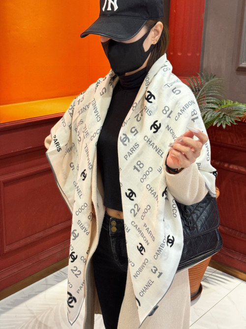 Elegant Chanell Lady Scarf - Double-Sided, Premium Fabric, 140x140cm 1 Elegant Chanell Lady Scarf - Double-Sided, Premium Fabric, 140x140cm