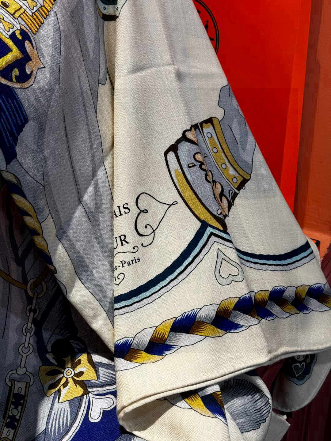 【双面同色】原单爱马仕140cm丝绒方巾💕 甜蜜的鞍具，装饰家芳登和佩西耶设计的一款餐盘增添骑士般的浪漫