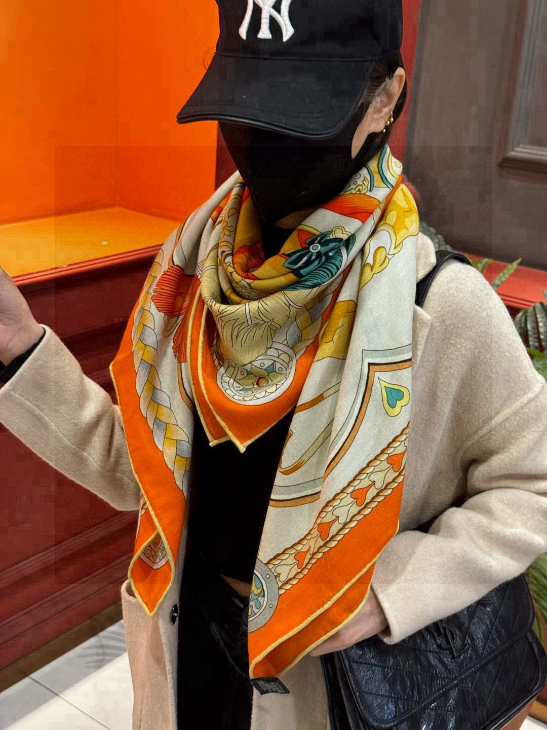 【双面同色】原单爱马仕140cm丝绒方巾💕 甜蜜的鞍具，装饰家芳登和佩西耶设计的一款餐盘增添骑士般的浪漫