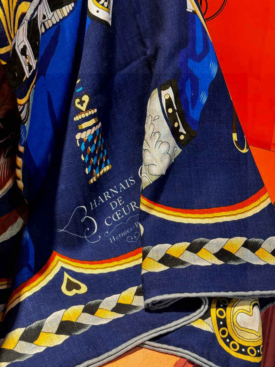 【双面同色】原单爱马仕140cm丝绒方巾💕 甜蜜的鞍具，装饰家芳登和佩西耶设计的一款餐盘增添骑士般的浪漫