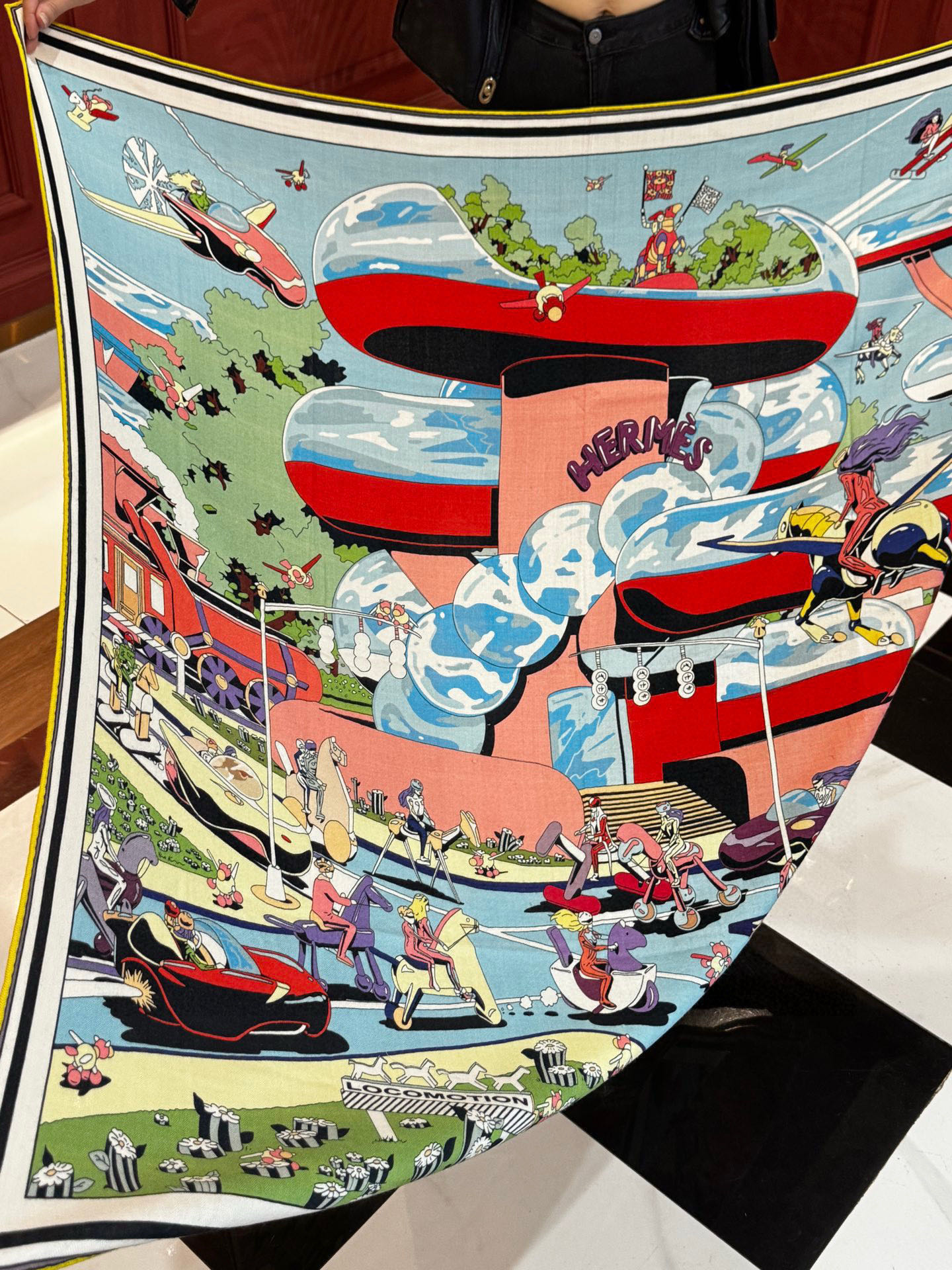 H，目前最热门的 “超现实爱马仕枢纽” 风靡全宇宙，听名字就充斥着未来空间♥️艺术品一样的存在，会绝版的