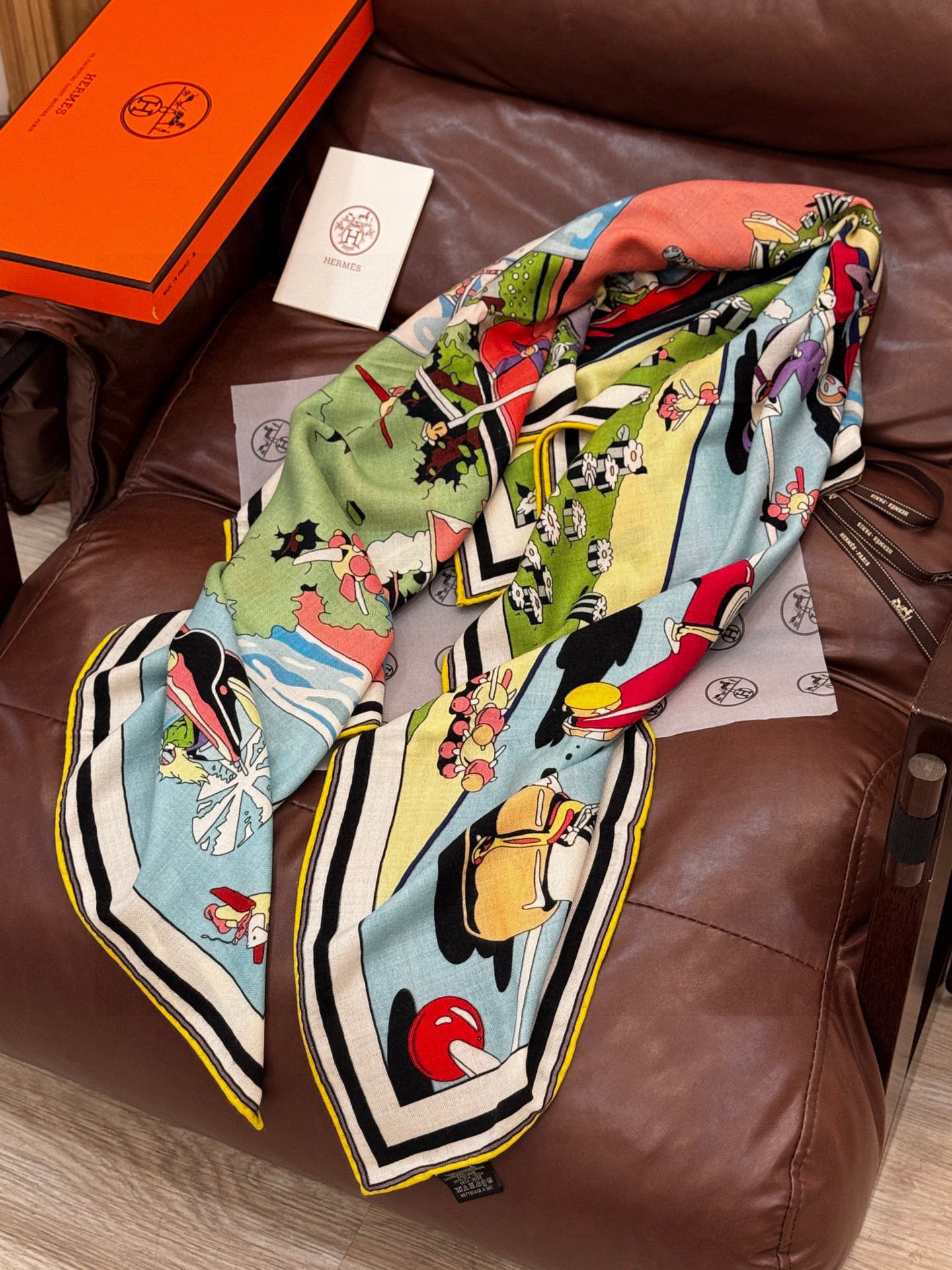 H，目前最热门的 “超现实爱马仕枢纽” 风靡全宇宙，听名字就充斥着未来空间♥️艺术品一样的存在，会绝版的