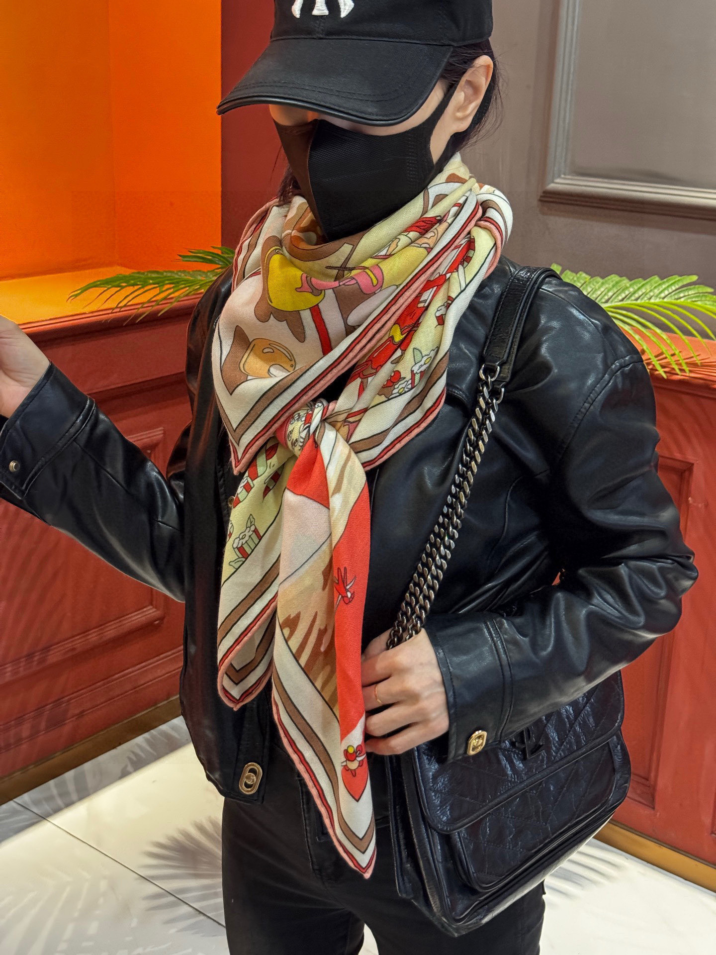 H，目前最热门的 “超现实爱马仕枢纽” 风靡全宇宙，听名字就充斥着未来空间♥️艺术品一样的存在，会绝版的