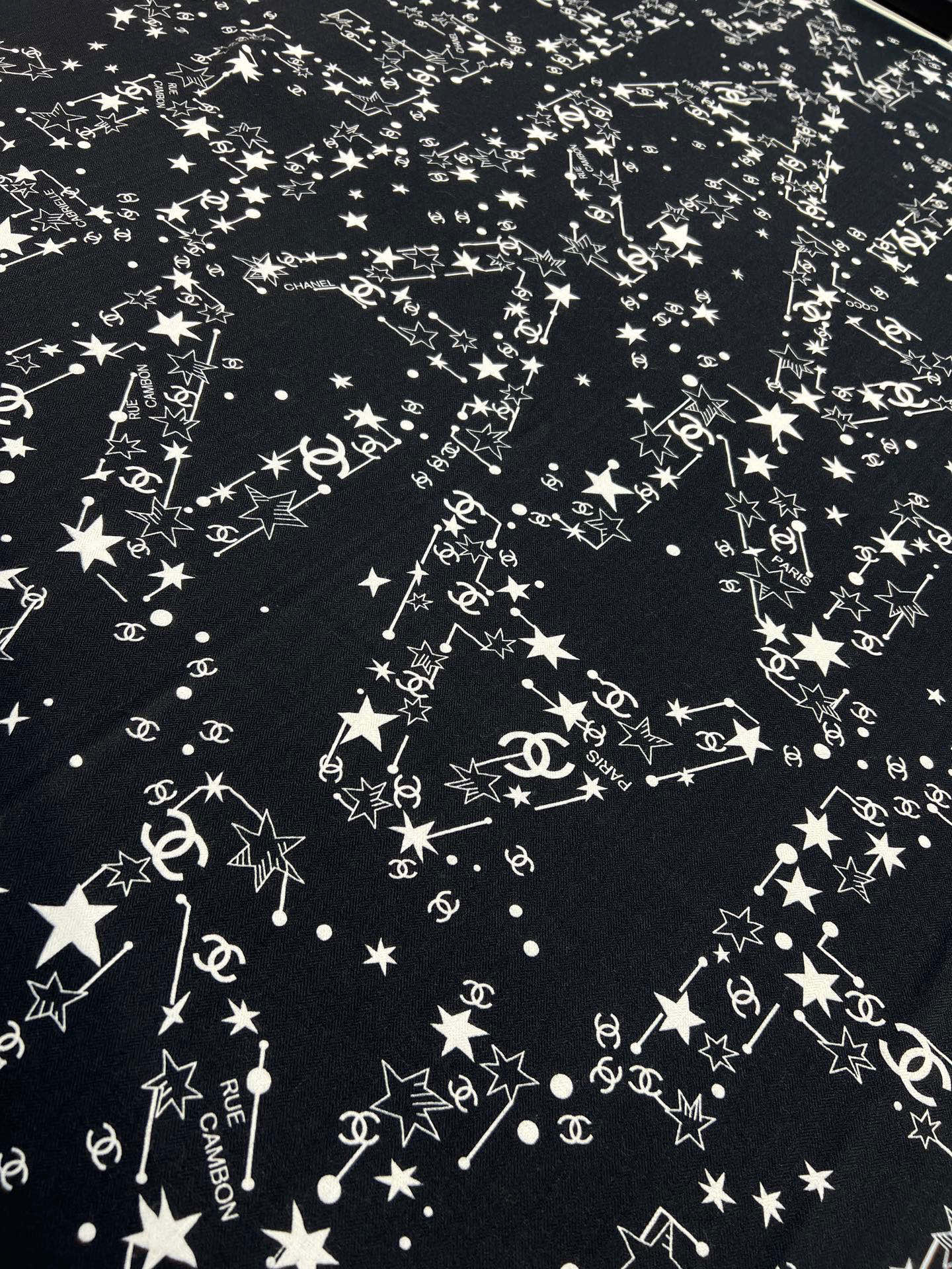 Chanel ~20。秋冬新品～【140顶级丝毛双面同色】繁星点点与双C的完美结合适合各种场合搭配使用黑