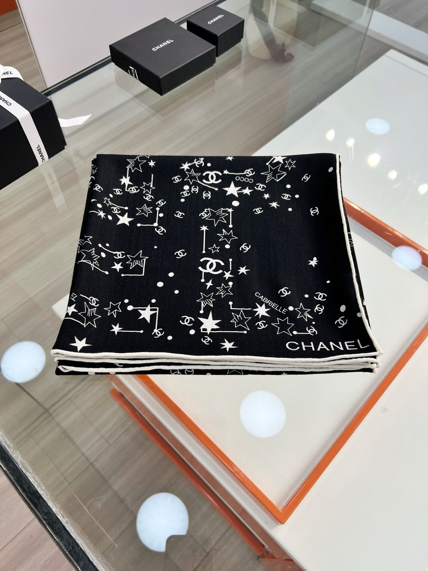 Chanel ~20。秋冬新品～【140顶级丝毛双面同色】繁星点点与双C的完美结合适合各种场合搭配使用黑