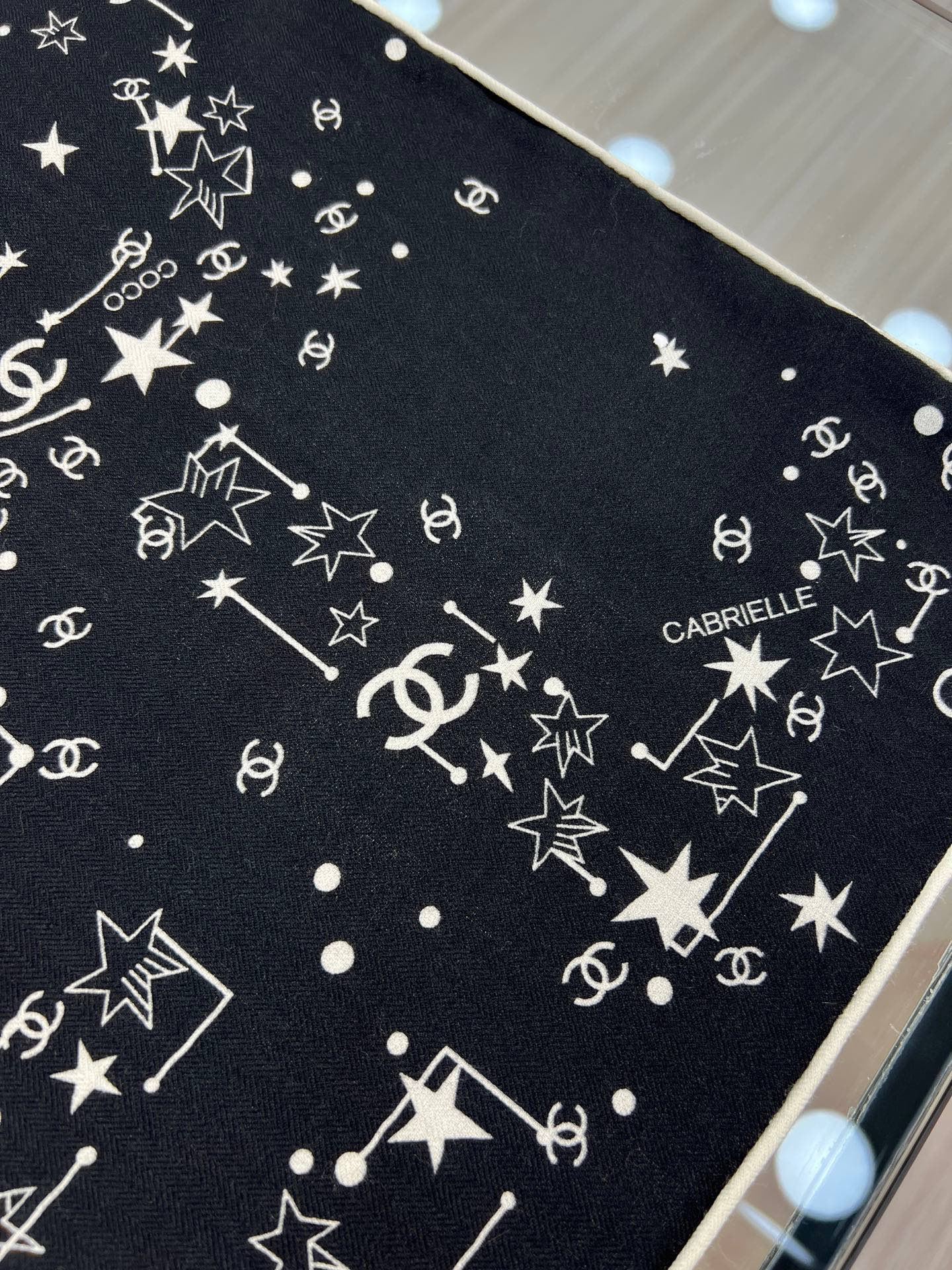 Chanel ~20。秋冬新品～【140顶级丝毛双面同色】繁星点点与双C的完美结合适合各种场合搭配使用黑