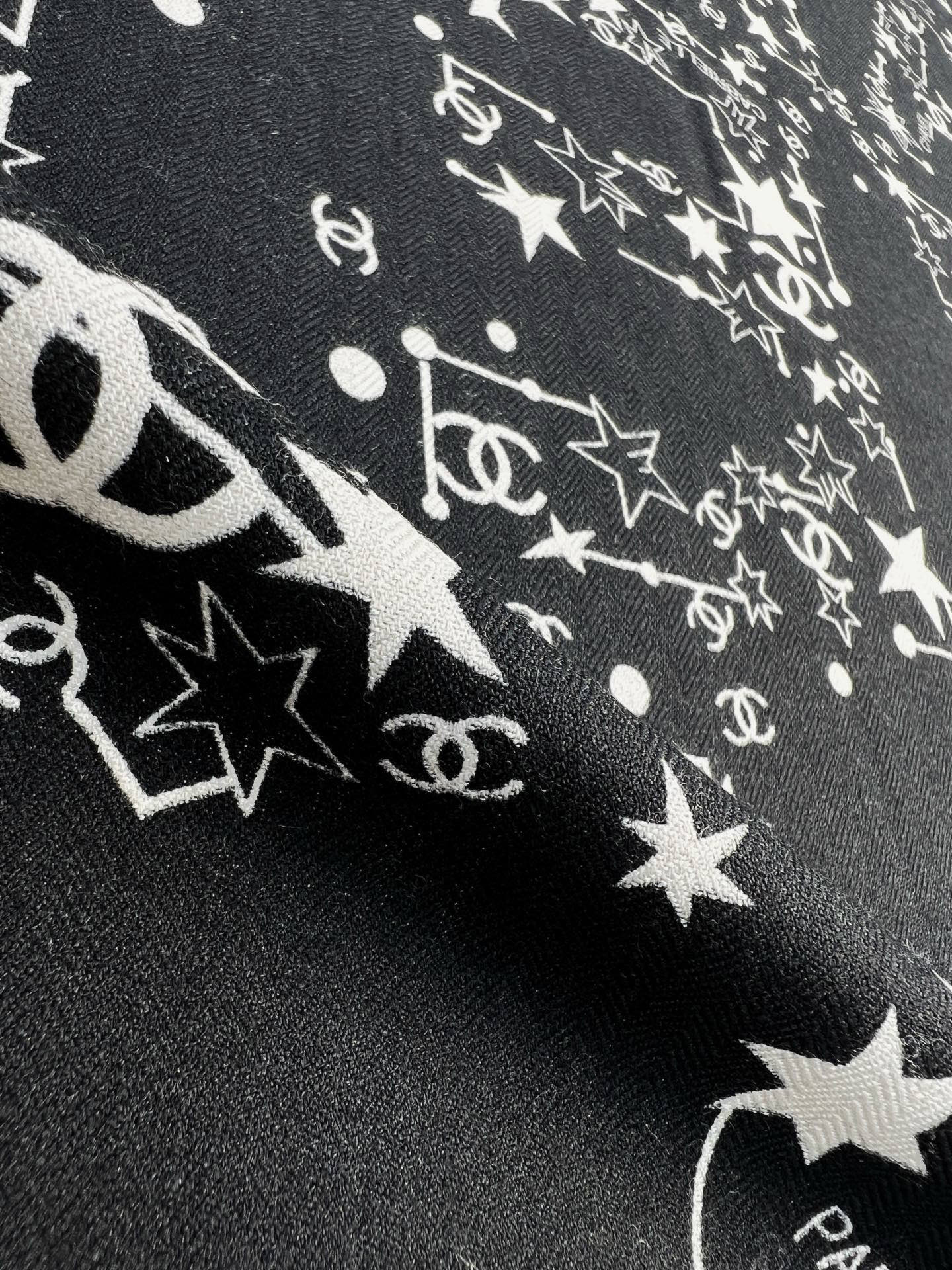 Chanel ~20。秋冬新品～【140顶级丝毛双面同色】繁星点点与双C的完美结合适合各种场合搭配使用黑