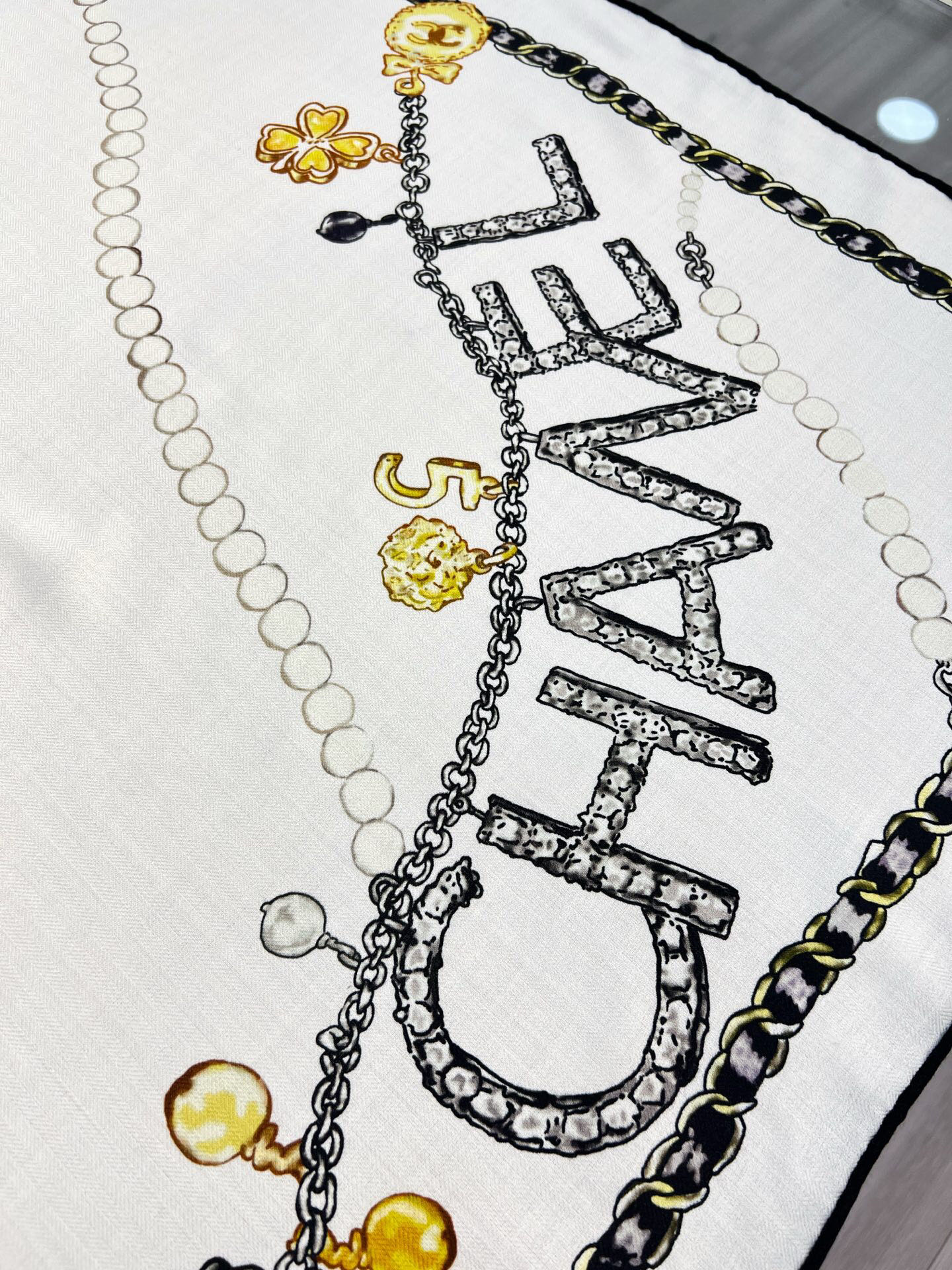 Chanel ~25秋冬新品～“珠光宝气”【140双面丝毛披肩】手工卷边丝毛方巾（30%桑蚕丝70%羊毛