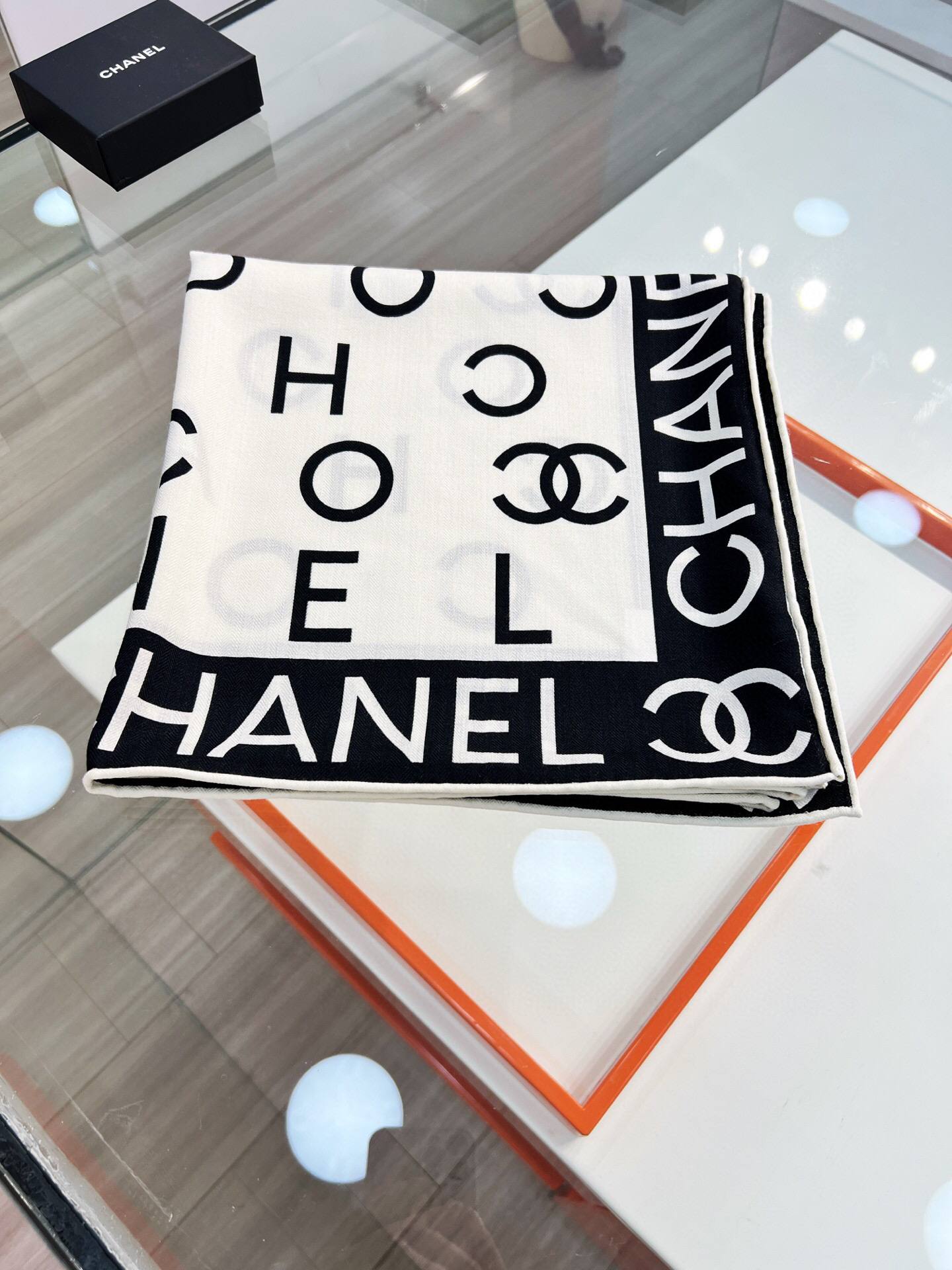 Chanel ~25秋冬新品～【双C字母组合】【140双面丝毛披肩】手工卷边丝毛方巾（30%桑蚕丝70%