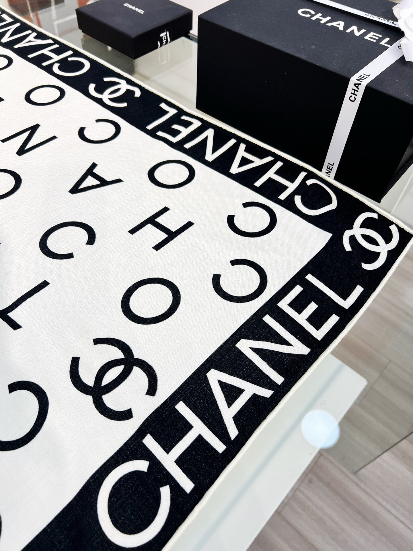 Chanel ~25秋冬新品～【双C字母组合】【140双面丝毛披肩】手工卷边丝毛方巾（30%桑蚕丝70%