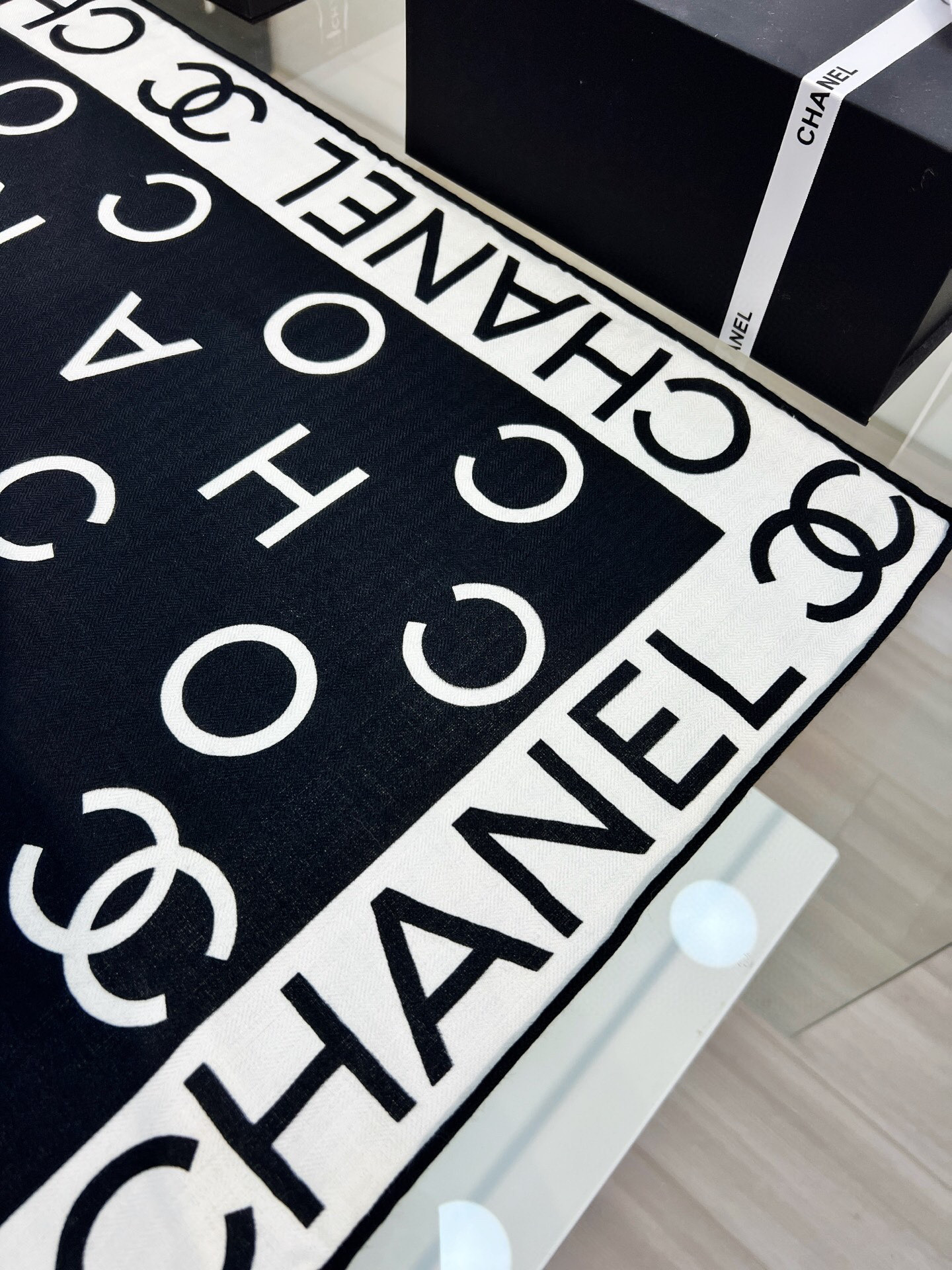Chanel ~25秋冬新品～【双C字母组合】【140双面丝毛披肩】手工卷边丝毛方巾（30%桑蚕丝70%