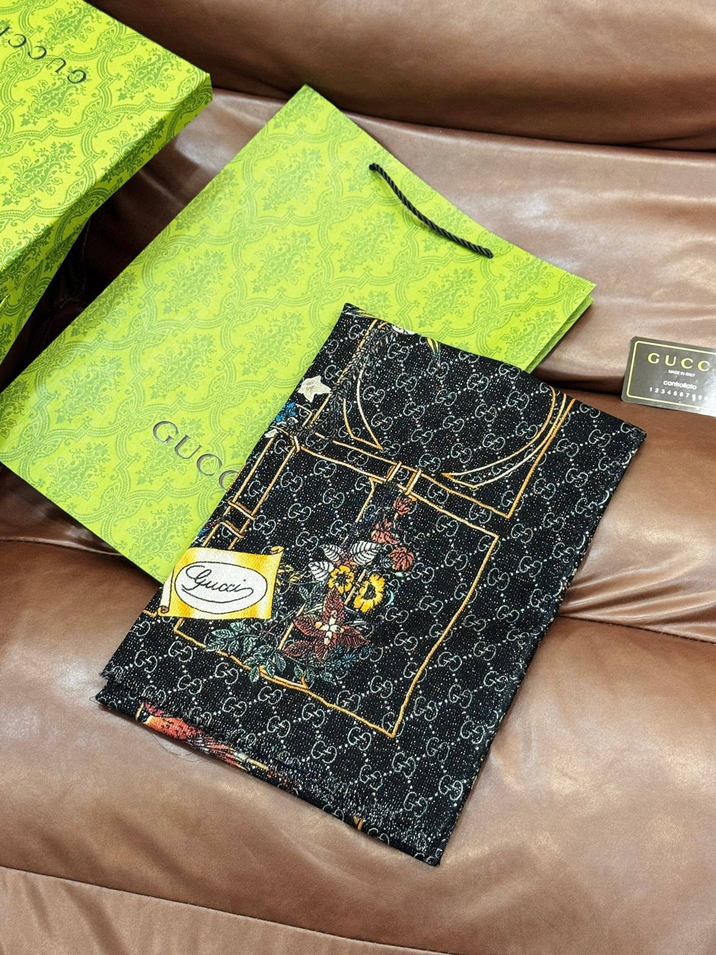 会发光发亮的围巾羊绒新款 🆕🆕🌈💫速度‼️下手一定要快‼️G家新款【GG字母花卉长巾】，高端 大爱 货极