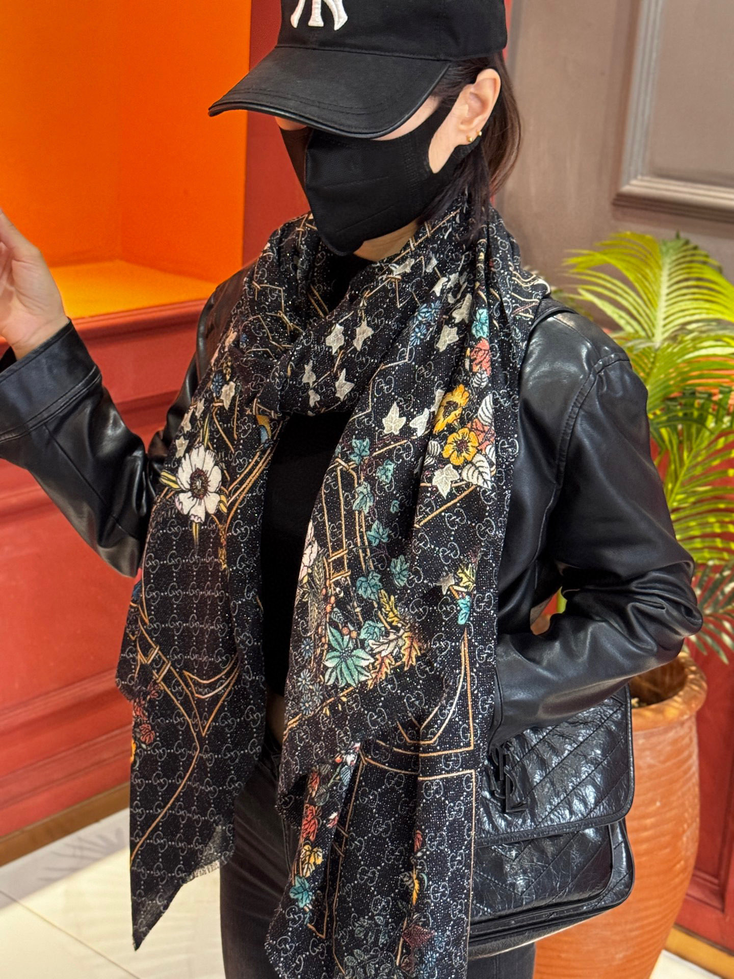 会发光发亮的围巾羊绒新款 🆕🆕🌈💫速度‼️下手一定要快‼️G家新款【GG字母花卉长巾】，高端 大爱 货极