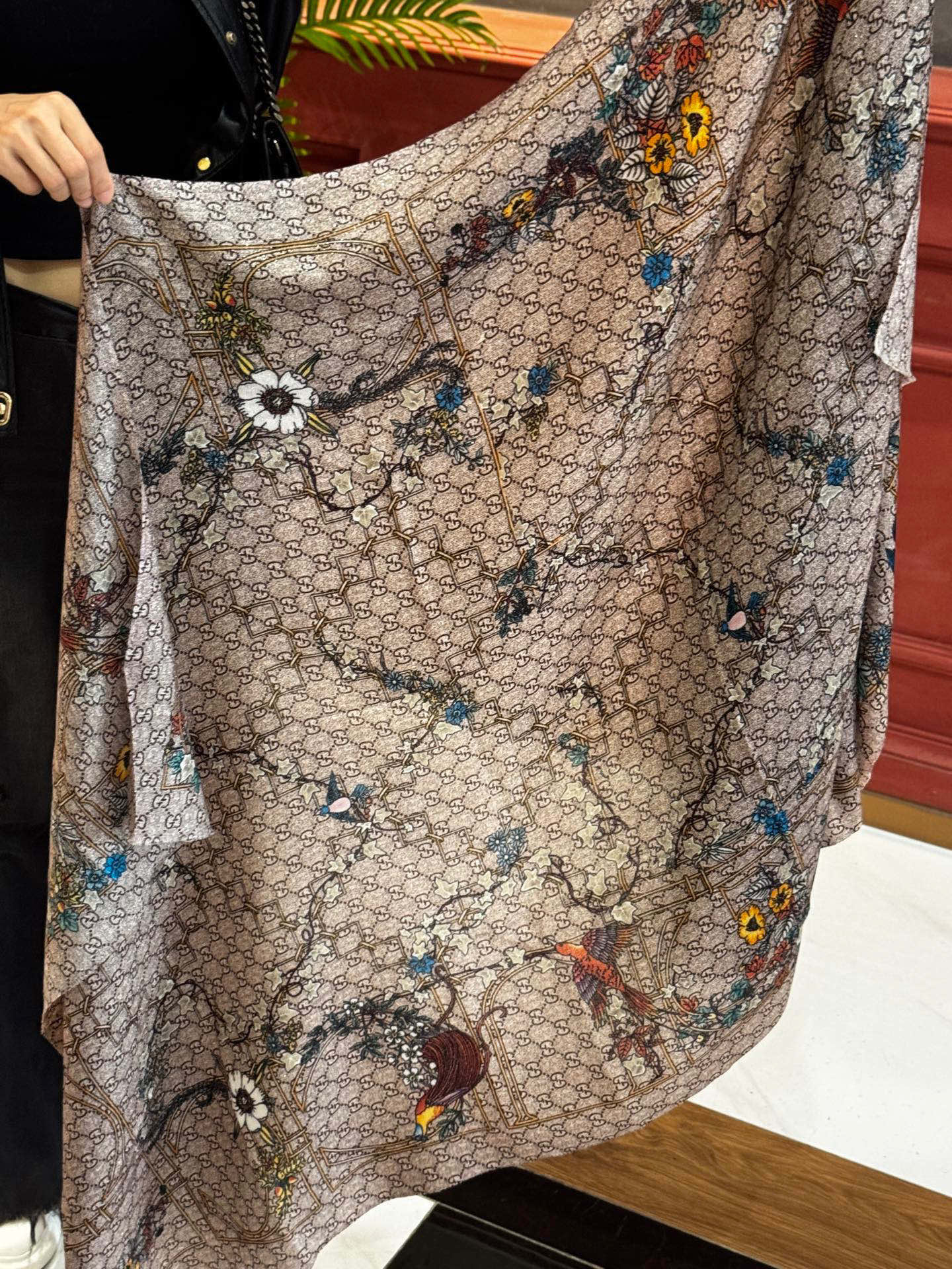 会发光发亮的围巾羊绒新款 🆕🆕🌈💫速度‼️下手一定要快‼️G家新款【GG字母花卉长巾】，高端 大爱 货极