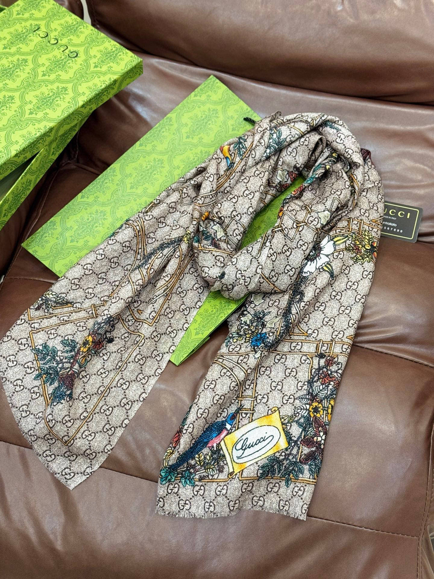 会发光发亮的围巾羊绒新款 🆕🆕🌈💫速度‼️下手一定要快‼️G家新款【GG字母花卉长巾】，高端 大爱 货极