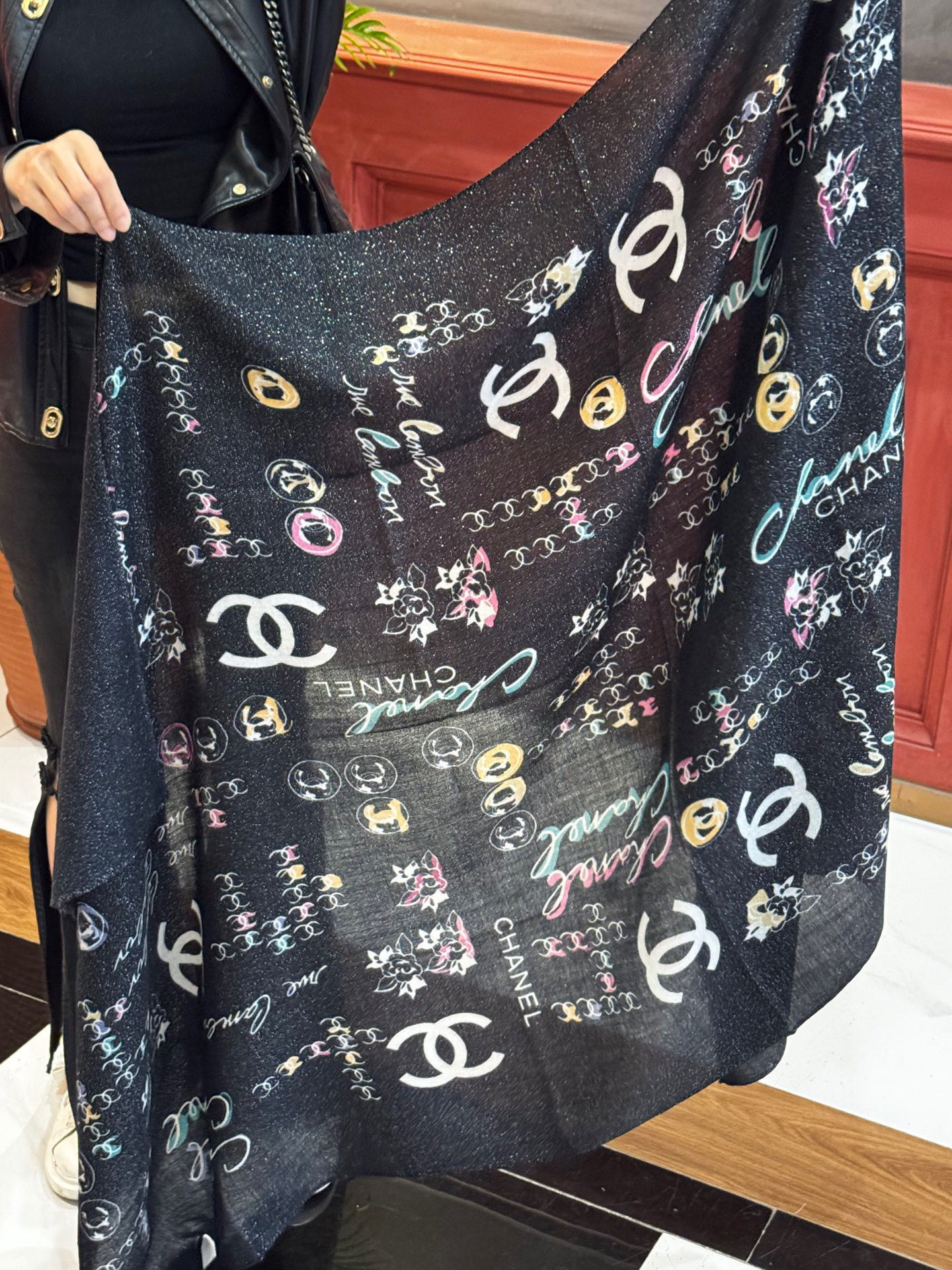 上新🌟 会发光发亮的围巾 💄💋新款客供银线💖羊绒面料长巾 😘美翻了[流泪]【手绘LOGO银线长巾】御用殿