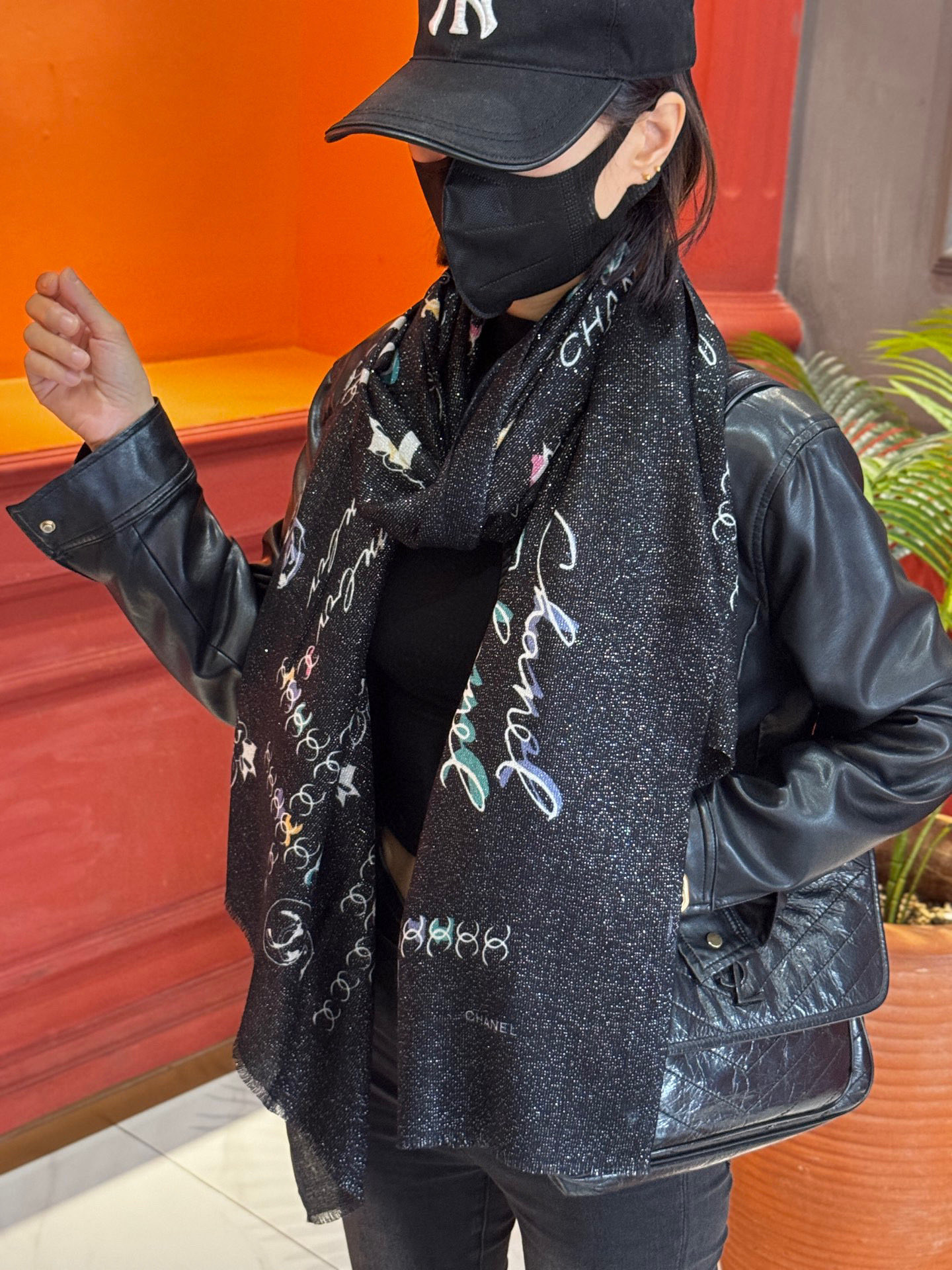 上新🌟 会发光发亮的围巾 💄💋新款客供银线💖羊绒面料长巾 😘美翻了[流泪]【手绘LOGO银线长巾】御用殿