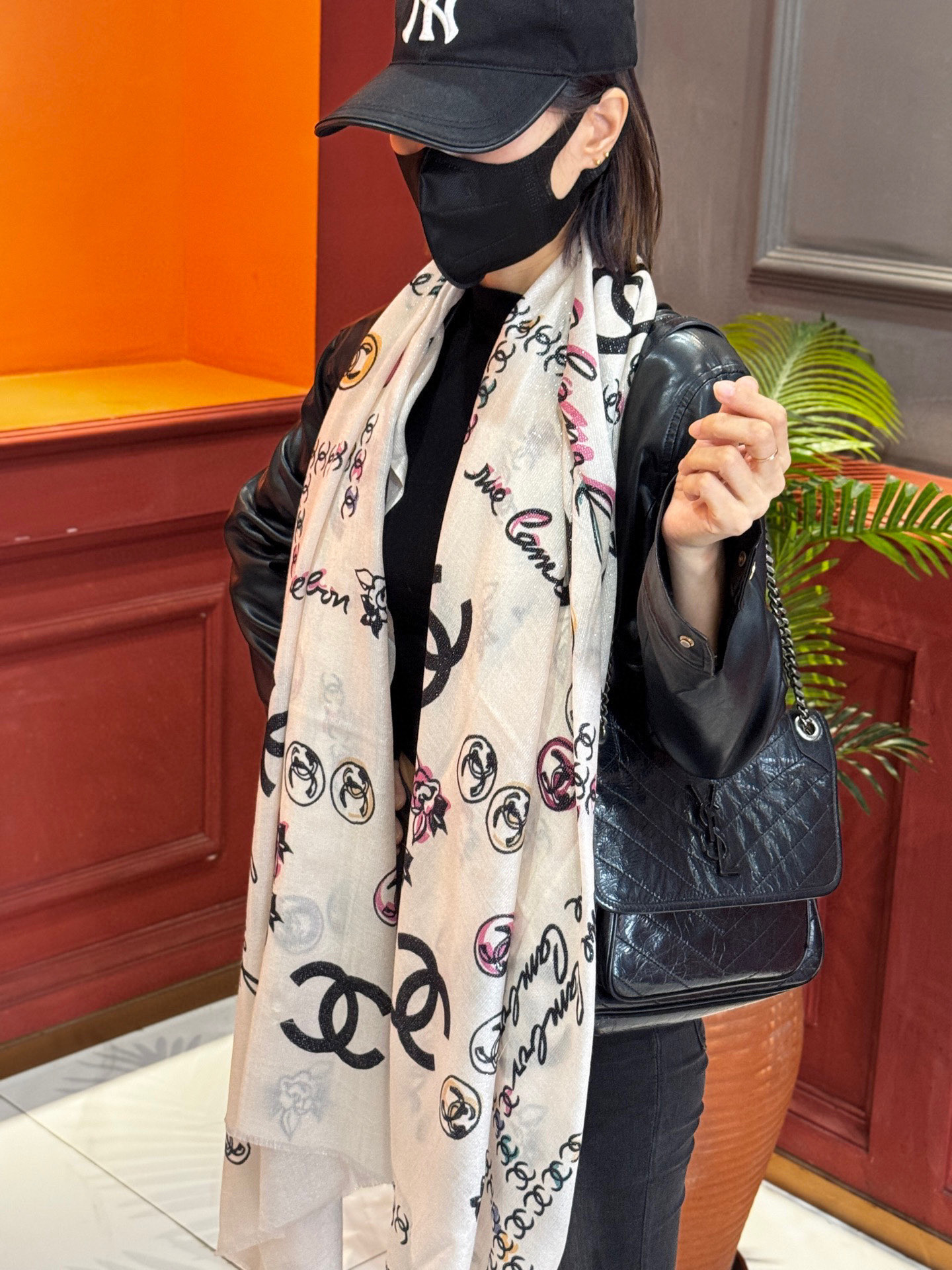 上新🌟 会发光发亮的围巾 💄💋新款客供银线💖羊绒面料长巾 😘美翻了[流泪]【手绘LOGO银线长巾】御用殿