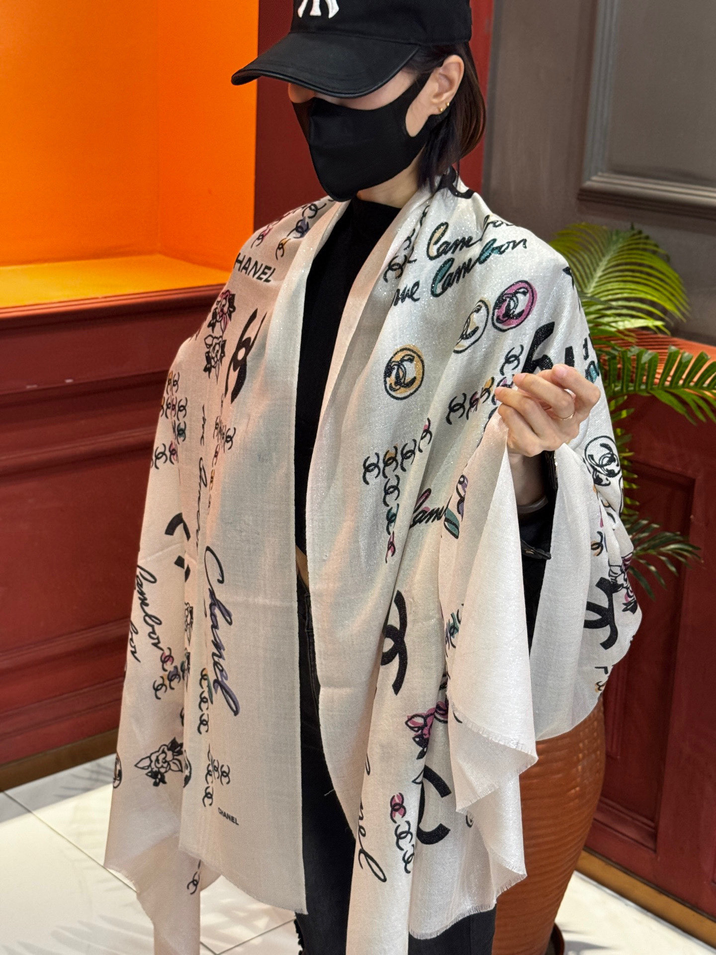 上新🌟 会发光发亮的围巾 💄💋新款客供银线💖羊绒面料长巾 😘美翻了[流泪]【手绘LOGO银线长巾】御用殿