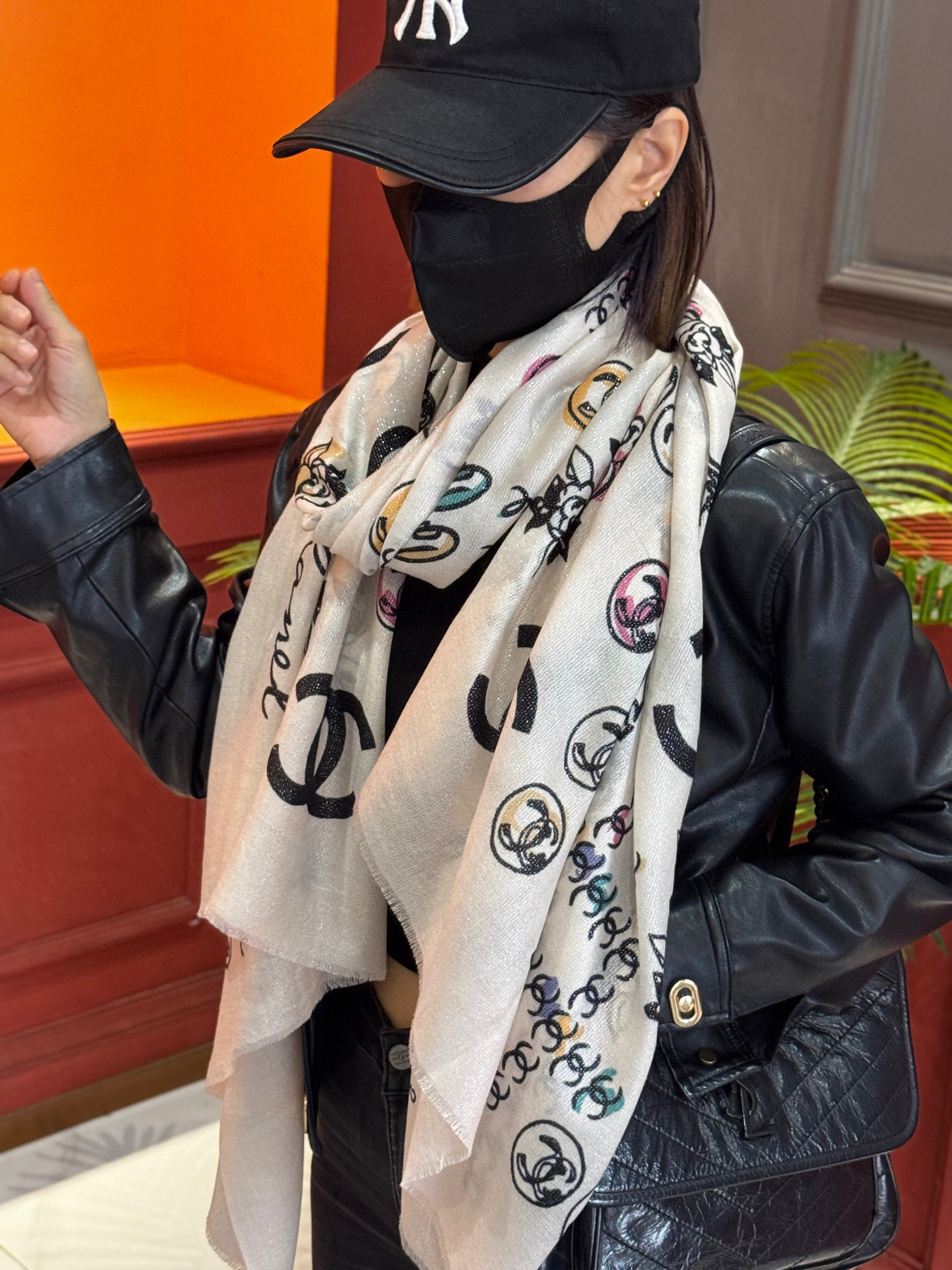 上新🌟 会发光发亮的围巾 💄💋新款客供银线💖羊绒面料长巾 😘美翻了[流泪]【手绘LOGO银线长巾】御用殿