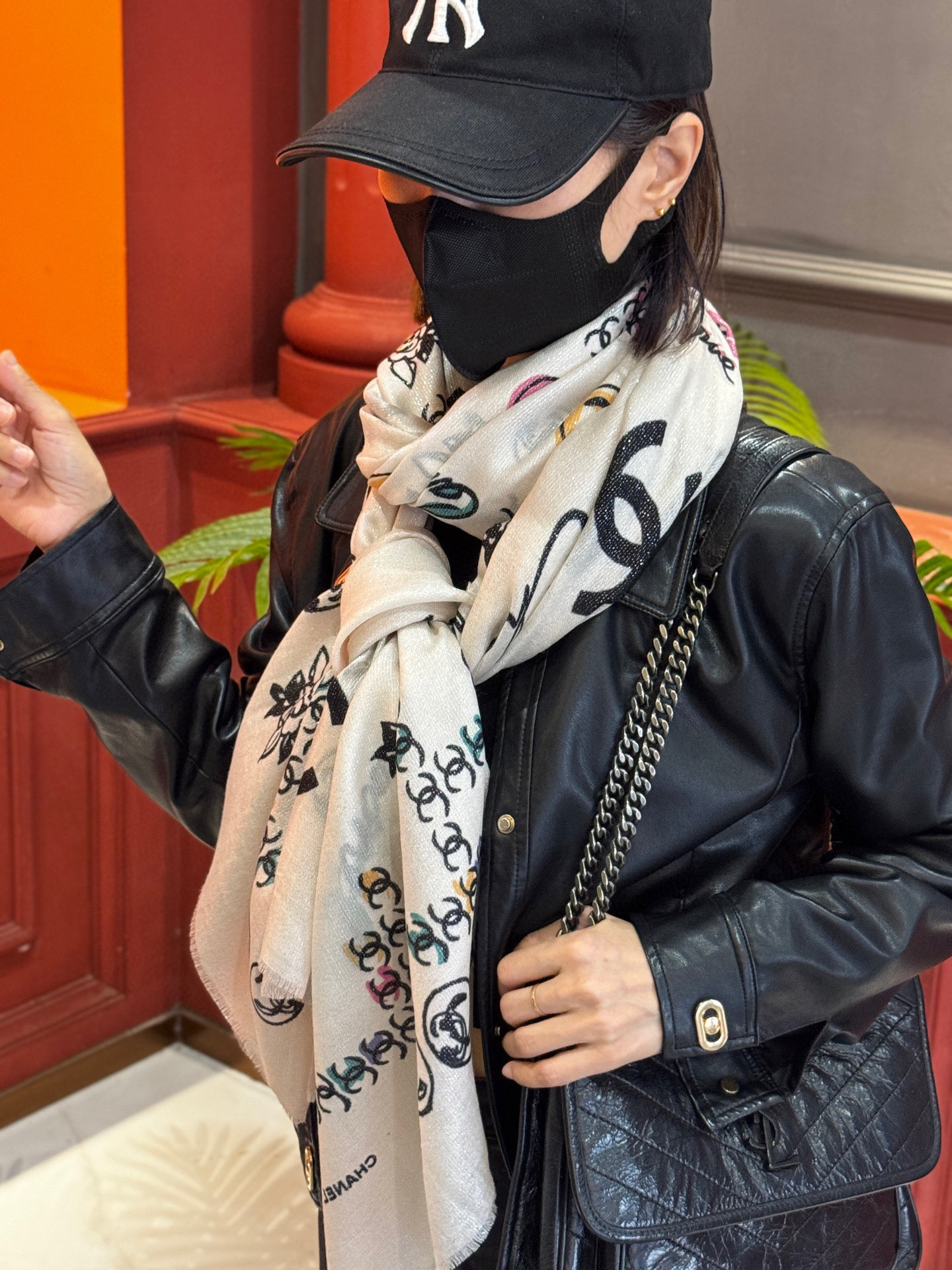 上新🌟 会发光发亮的围巾 💄💋新款客供银线💖羊绒面料长巾 😘美翻了[流泪]【手绘LOGO银线长巾】御用殿