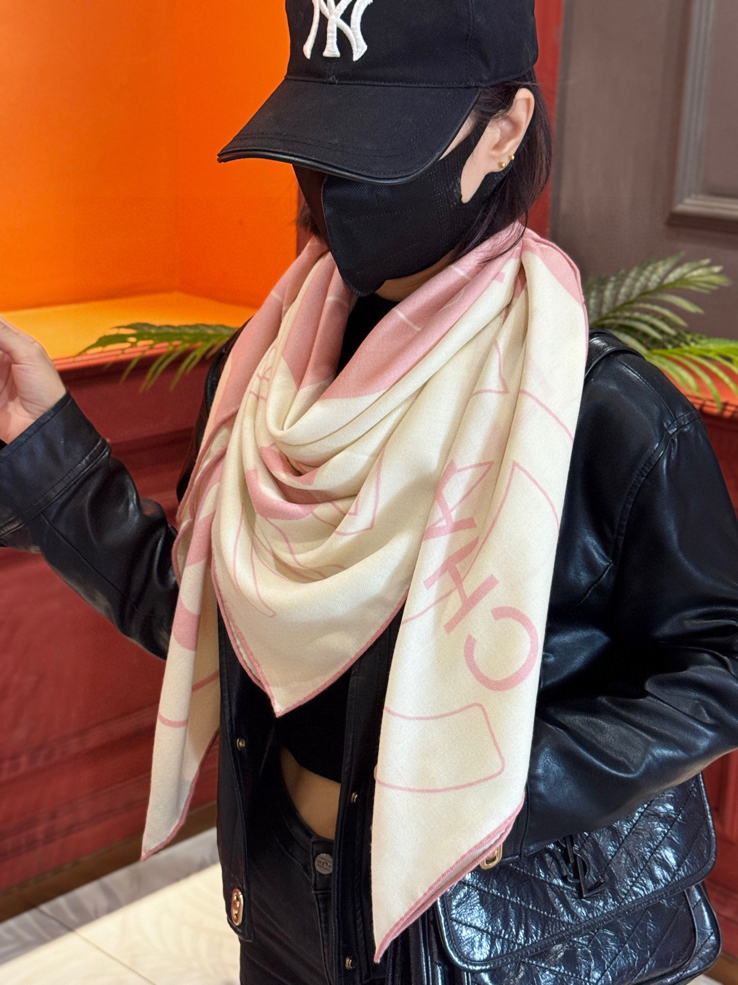 Chanel 25s秋冬新品～【140顶级丝毛双面同色披肩】25s 秋冬披肩设计真的好有突破粉色米色格优