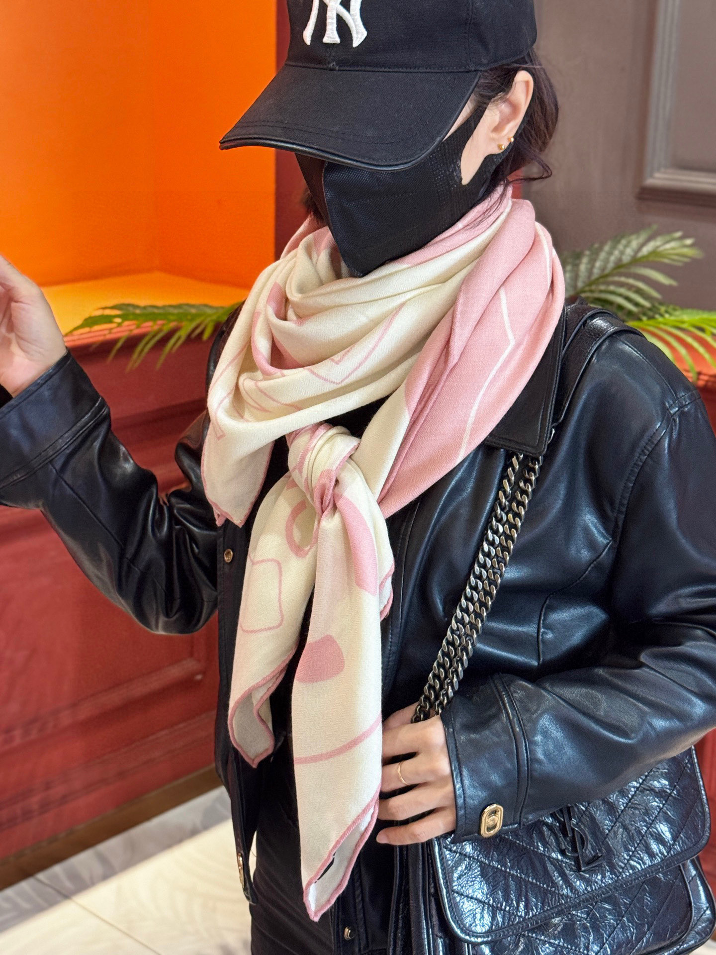 Chanel 25s秋冬新品～【140顶级丝毛双面同色披肩】25s 秋冬披肩设计真的好有突破粉色米色格优