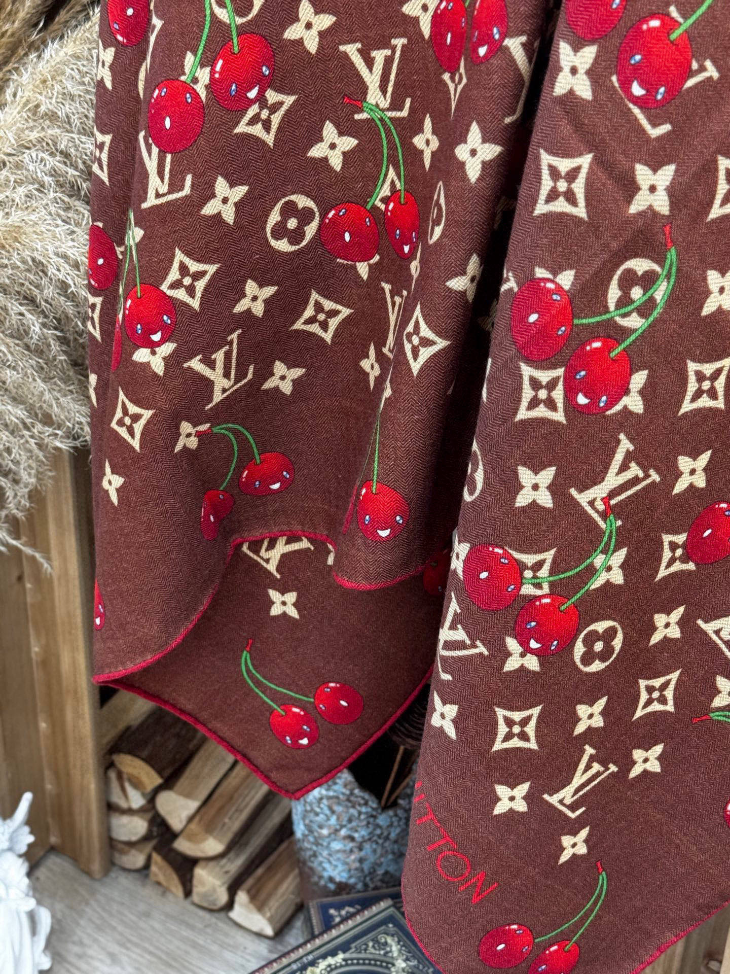 LV X TM MONOGRAMCERISE 140丝毛方巾【140双面丝毛同色】LV × TM Mon