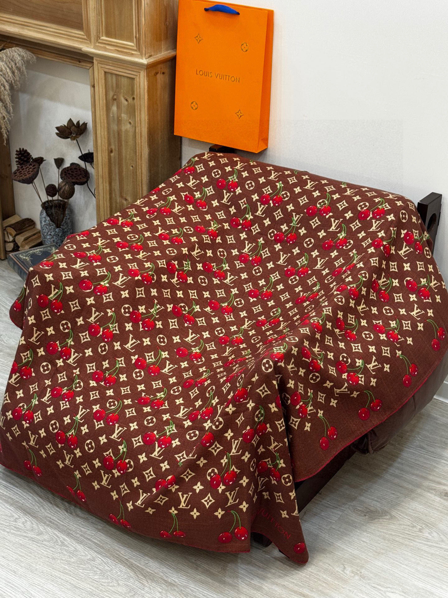 LV X TM MONOGRAMCERISE 140丝毛方巾【140双面丝毛同色】LV × TM Mon