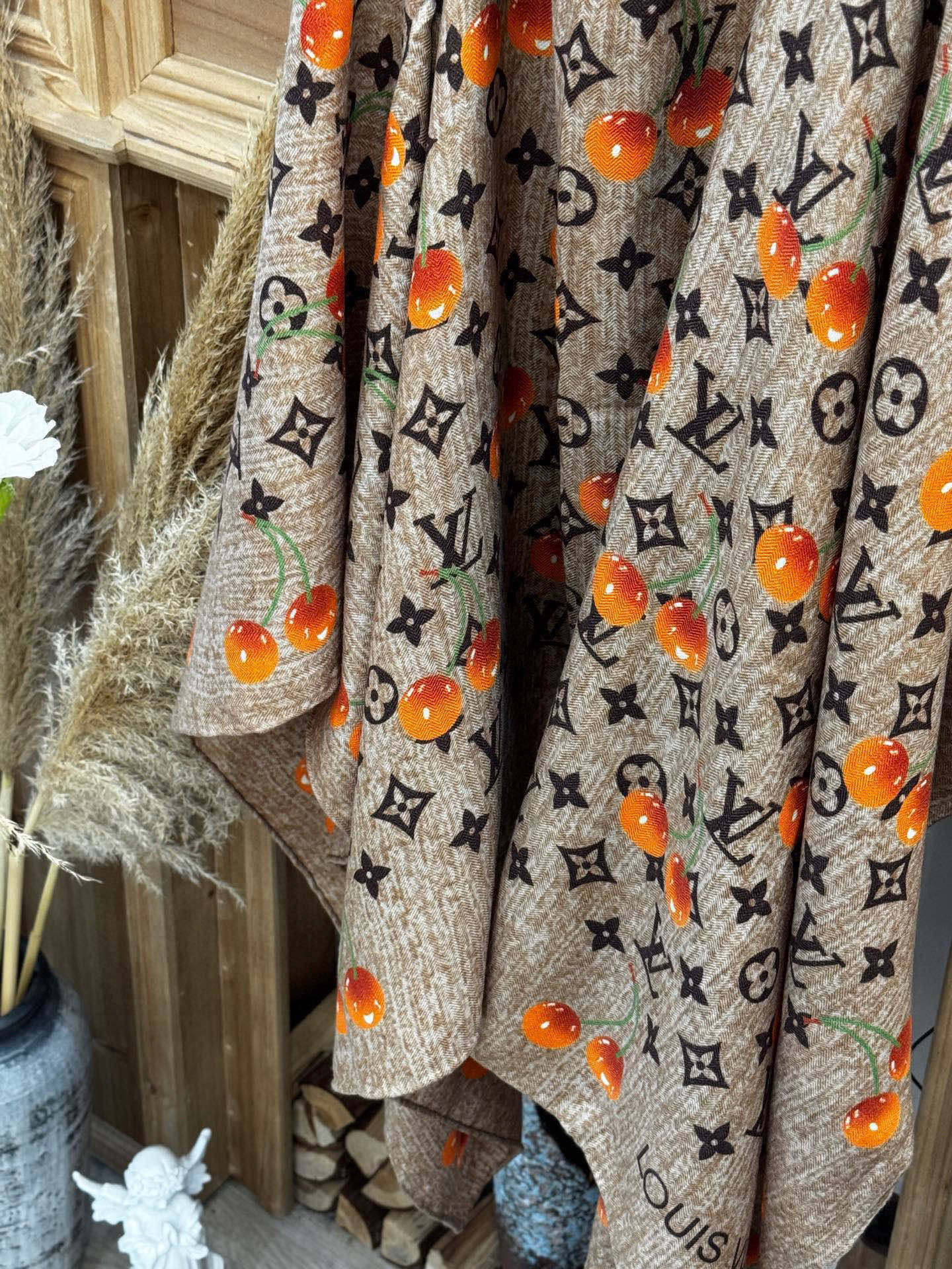 LV X TM MONOGRAMCERISE 140丝毛方巾【140双面丝毛同色】LV × TM Mon