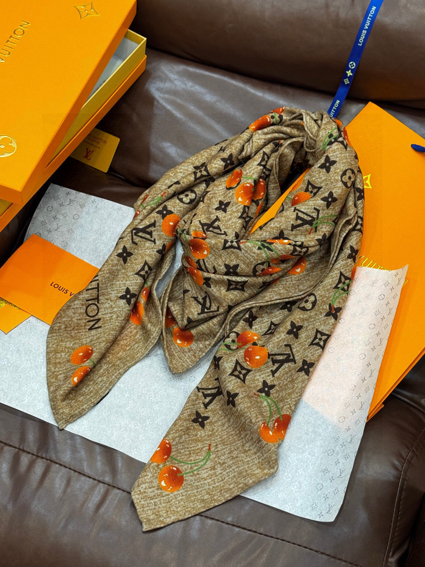 LV X TM MONOGRAMCERISE 140丝毛方巾【140双面丝毛同色】LV × TM Mon