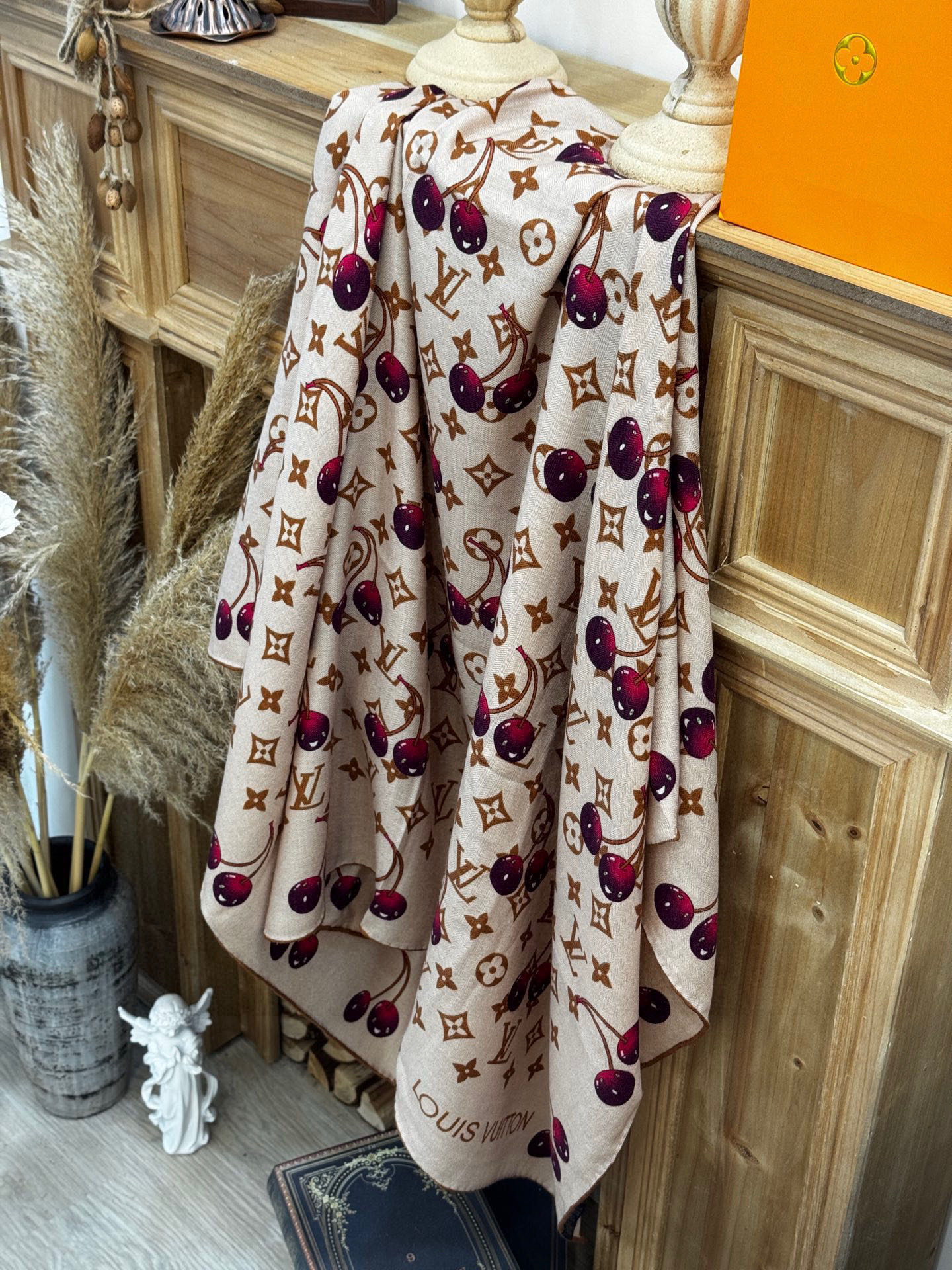 LV X TM MONOGRAMCERISE 140丝毛方巾【140双面丝毛同色】LV × TM Mon