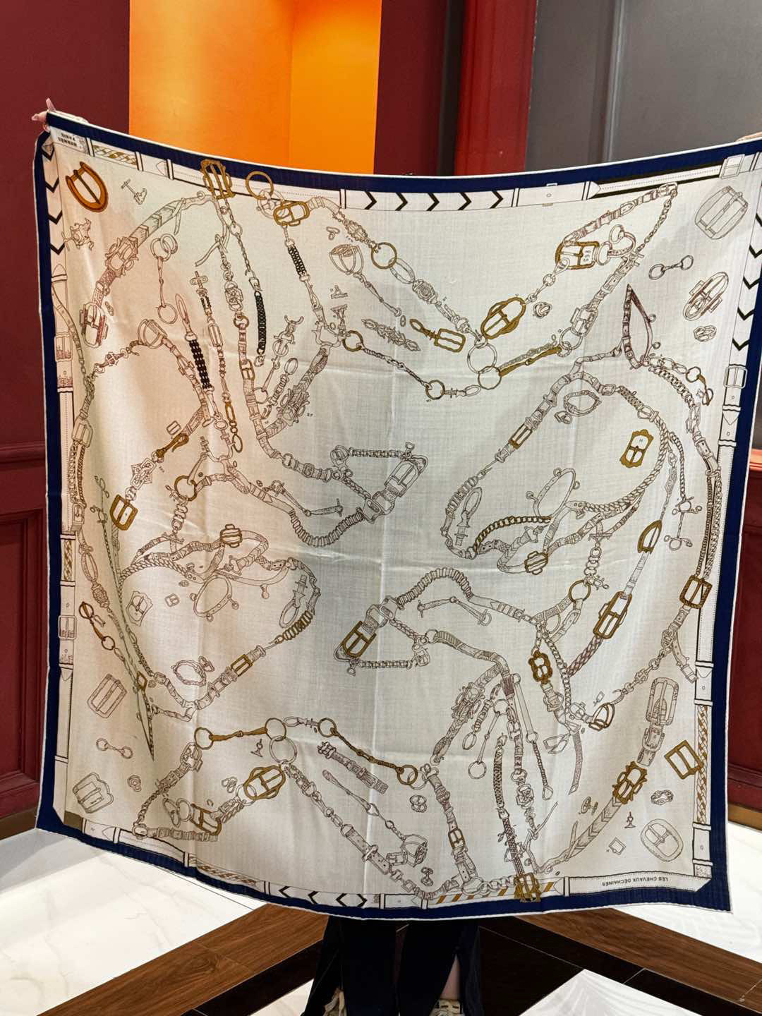 羊绒新款🆕👏👏买了都说好看‼️推荐💕爱马仕双面同色羊绒方巾【跃动的马儿双面同色140】，顶级工艺超值‼️