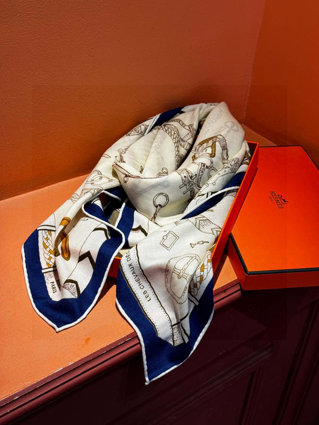 羊绒新款🆕👏👏买了都说好看‼️推荐💕爱马仕双面同色羊绒方巾【跃动的马儿双面同色140】，顶级工艺超值‼️