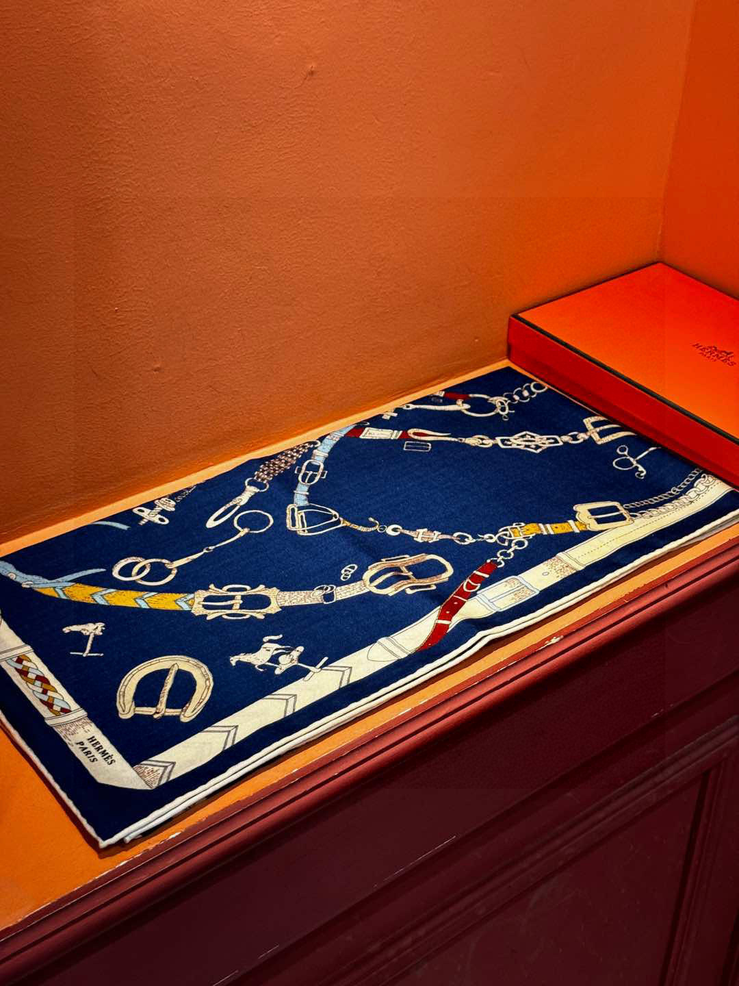 羊绒新款🆕👏👏买了都说好看‼️推荐💕爱马仕双面同色羊绒方巾【跃动的马儿双面同色140】，顶级工艺超值‼️