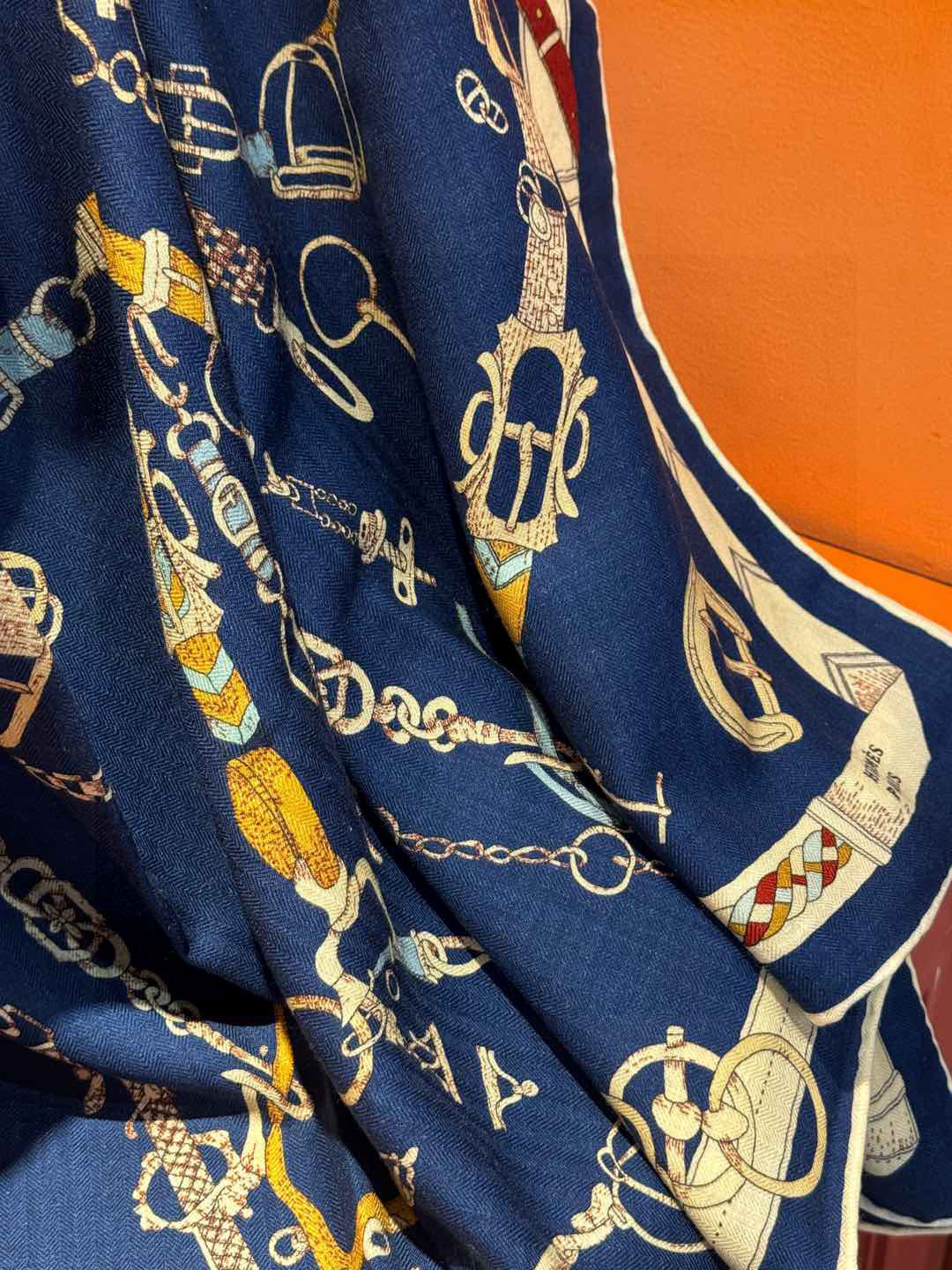 羊绒新款🆕👏👏买了都说好看‼️推荐💕爱马仕双面同色羊绒方巾【跃动的马儿双面同色140】，顶级工艺超值‼️