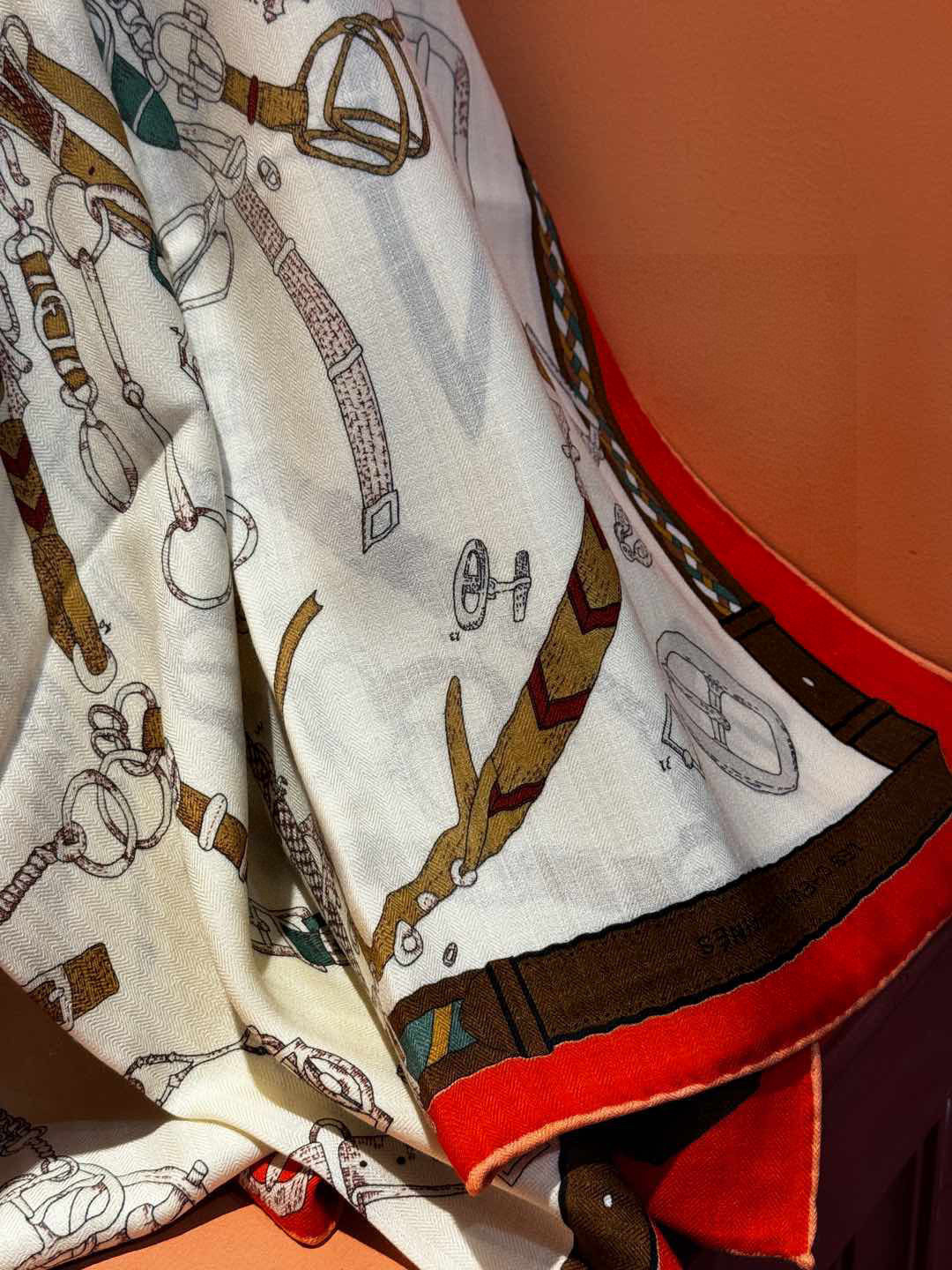 羊绒新款🆕👏👏买了都说好看‼️推荐💕爱马仕双面同色羊绒方巾【跃动的马儿双面同色140】，顶级工艺超值‼️