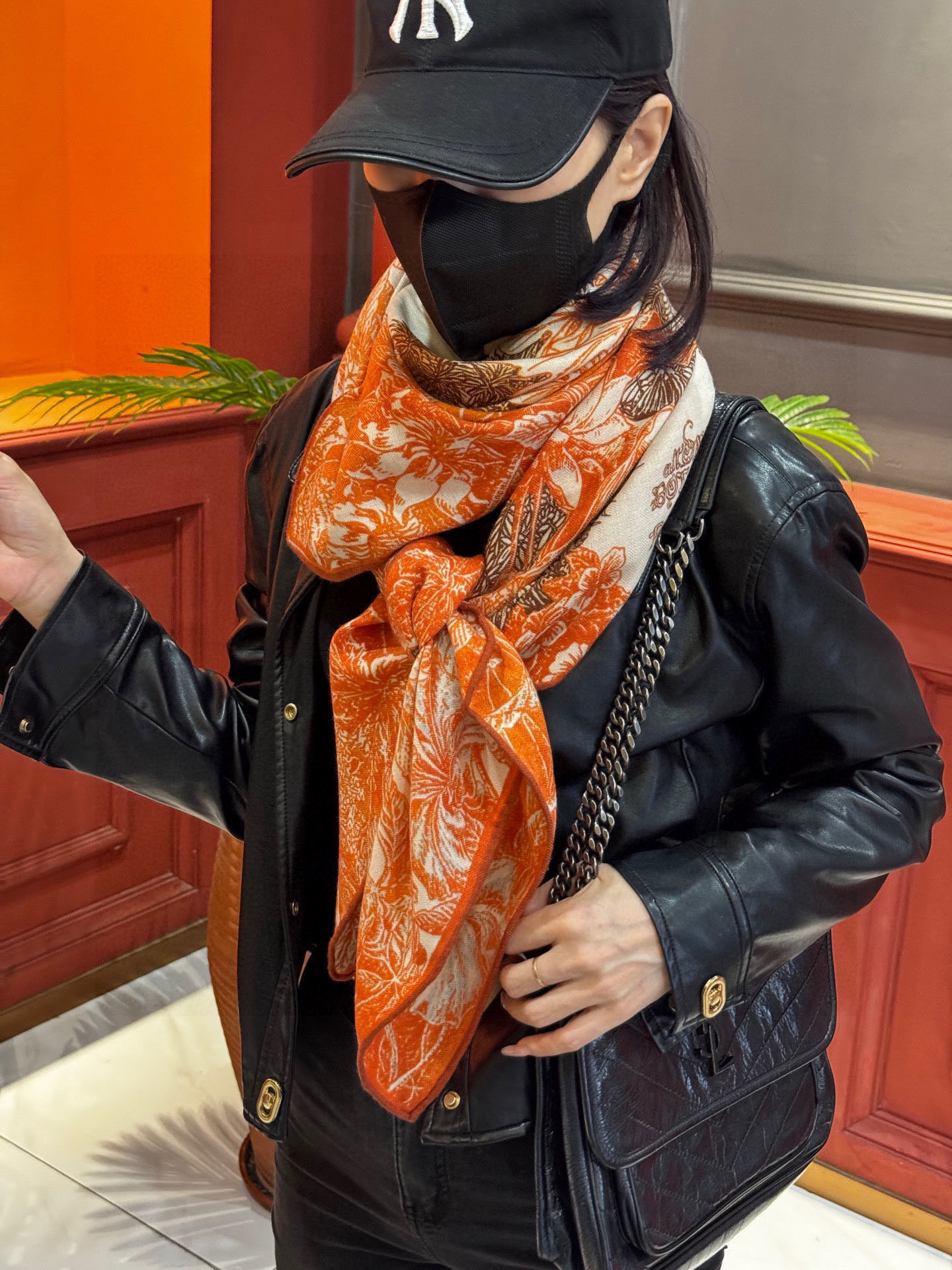 💟2025年秋冬抢先 上新💞【双面同色丝毛方巾】手工卷边山羊绒和真丝混纺披肩（70%山羊绒，30%桑蚕丝