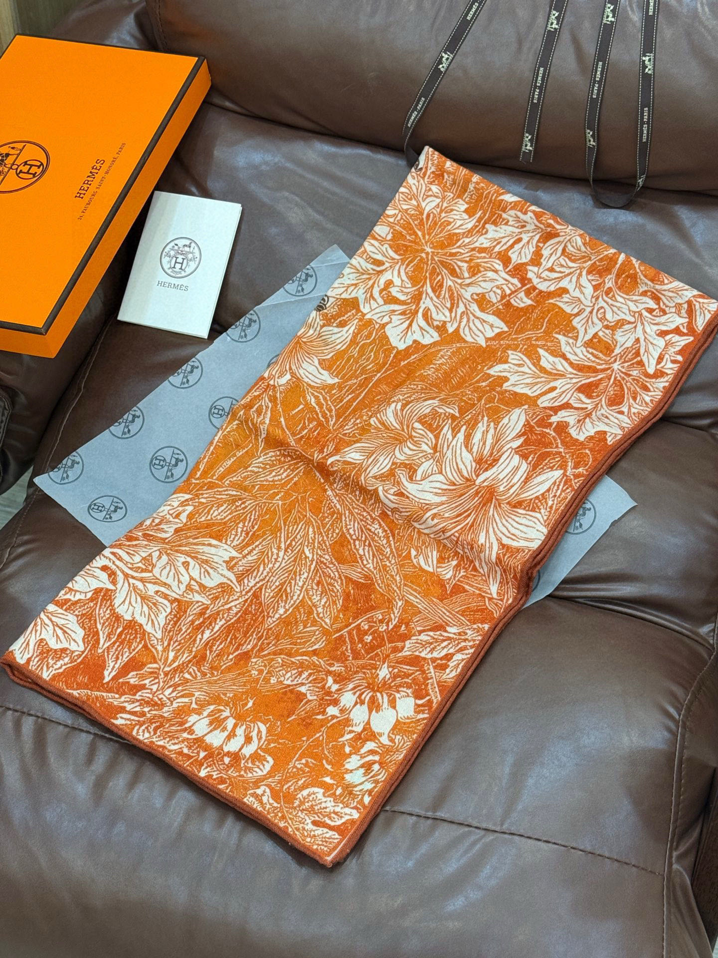 💟2025年秋冬抢先 上新💞【双面同色丝毛方巾】手工卷边山羊绒和真丝混纺披肩（70%山羊绒，30%桑蚕丝