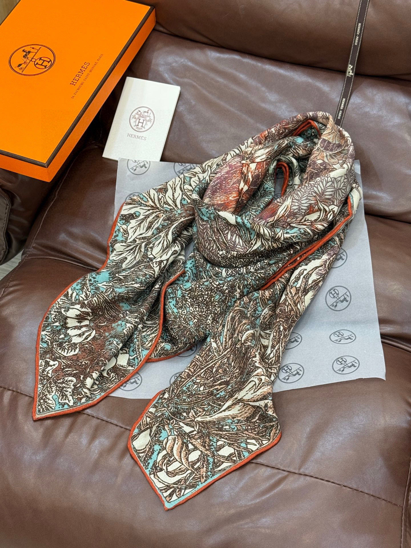 💟2025年秋冬抢先 上新💞【双面同色丝毛方巾】手工卷边山羊绒和真丝混纺披肩（70%山羊绒，30%桑蚕丝