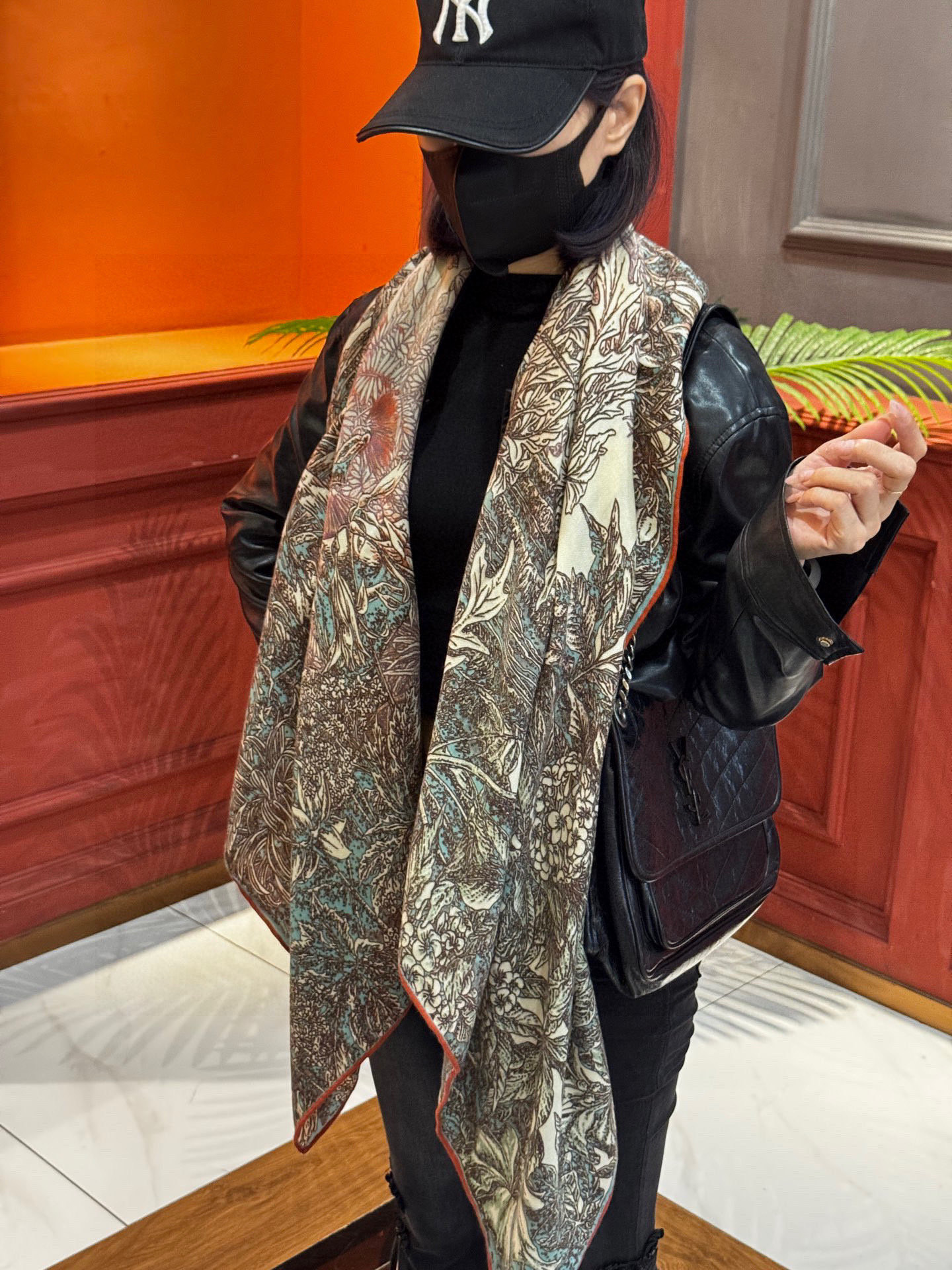 💟2025年秋冬抢先 上新💞【双面同色丝毛方巾】手工卷边山羊绒和真丝混纺披肩（70%山羊绒，30%桑蚕丝