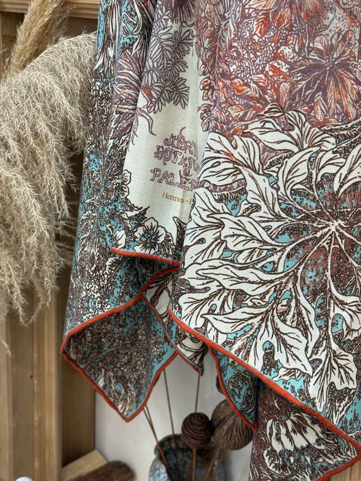 💟2025年秋冬抢先 上新💞【双面同色丝毛方巾】手工卷边山羊绒和真丝混纺披肩（70%山羊绒，30%桑蚕丝