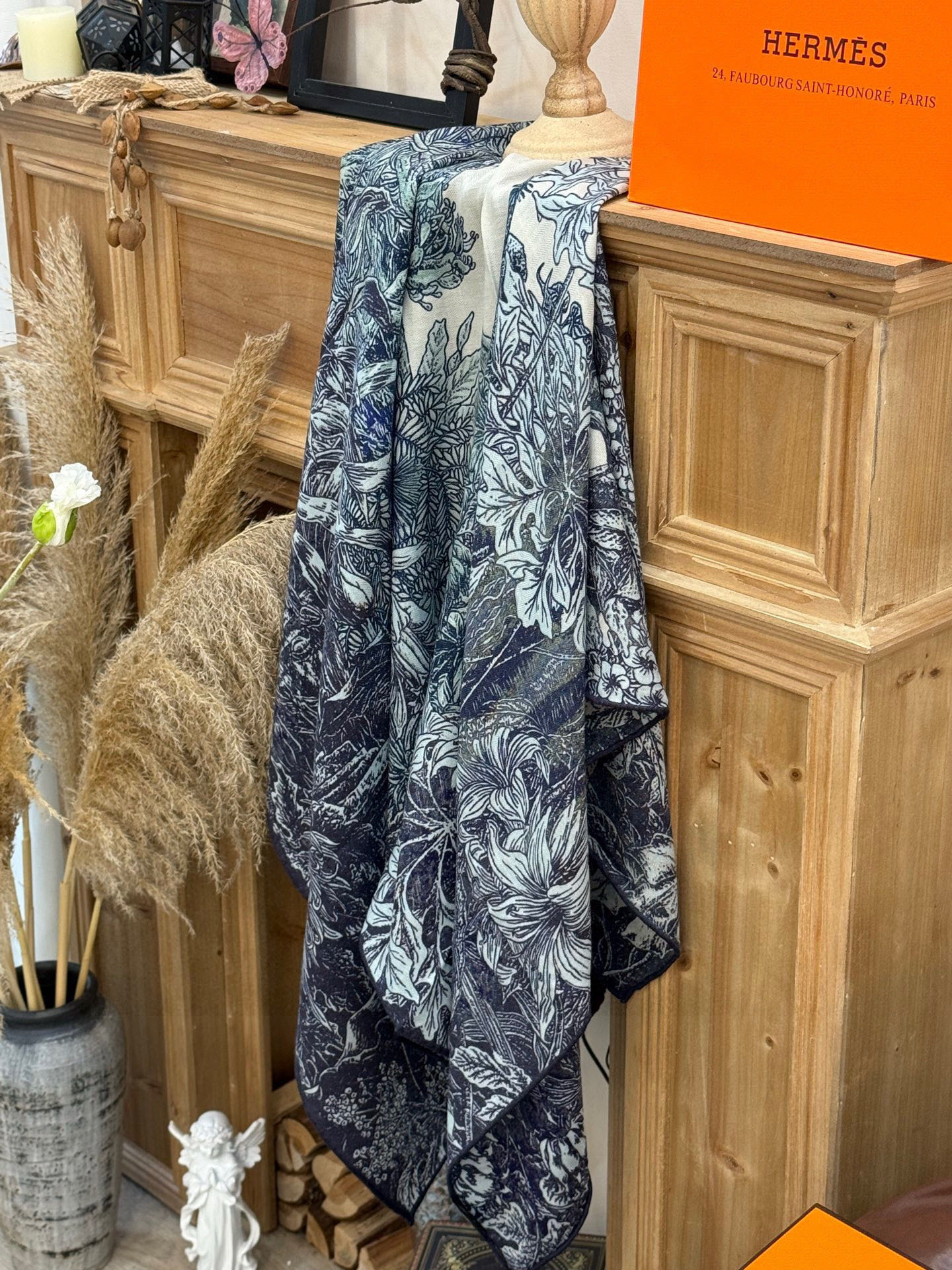 💟2025年秋冬抢先 上新💞【双面同色丝毛方巾】手工卷边山羊绒和真丝混纺披肩（70%山羊绒，30%桑蚕丝