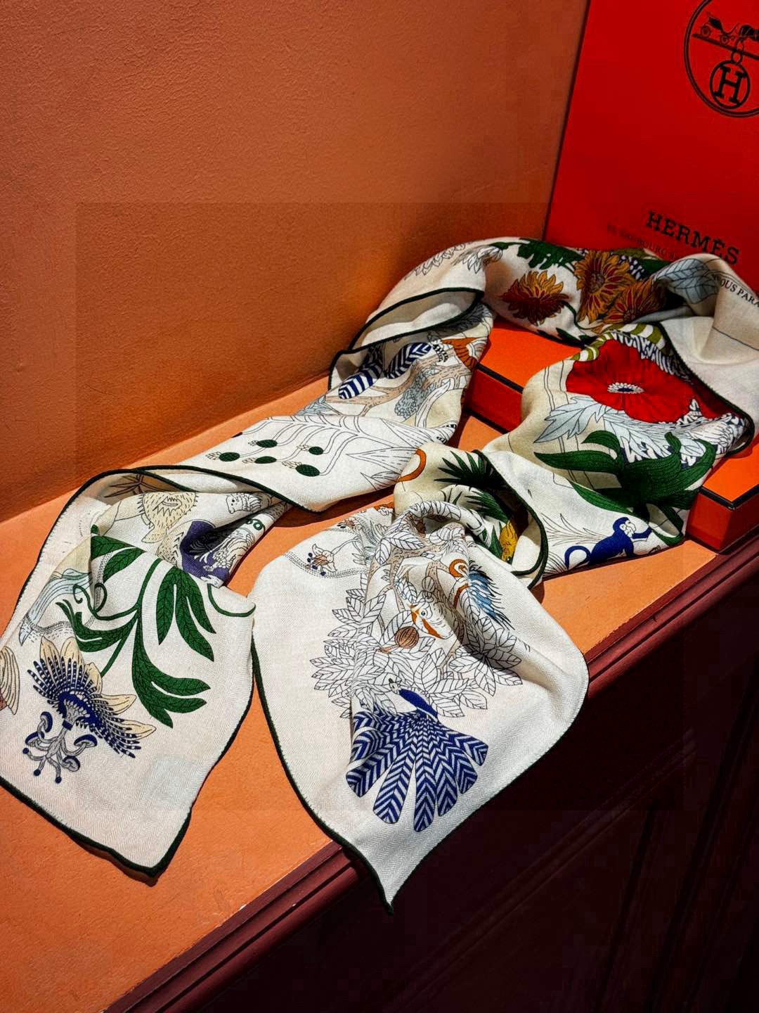 羊绒新款🆕👏买了都说好看‼️推荐💕爱马仕双面同色羊绒方巾，【奇珍乐园双面同色140】顶级工艺超值‼️爱马