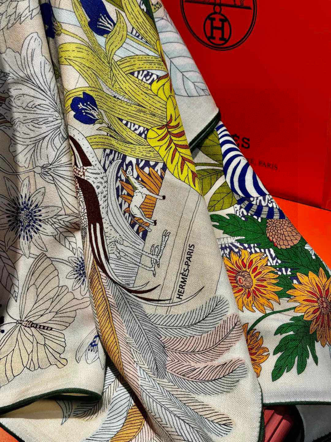 羊绒新款🆕👏买了都说好看‼️推荐💕爱马仕双面同色羊绒方巾，【奇珍乐园双面同色140】顶级工艺超值‼️爱马