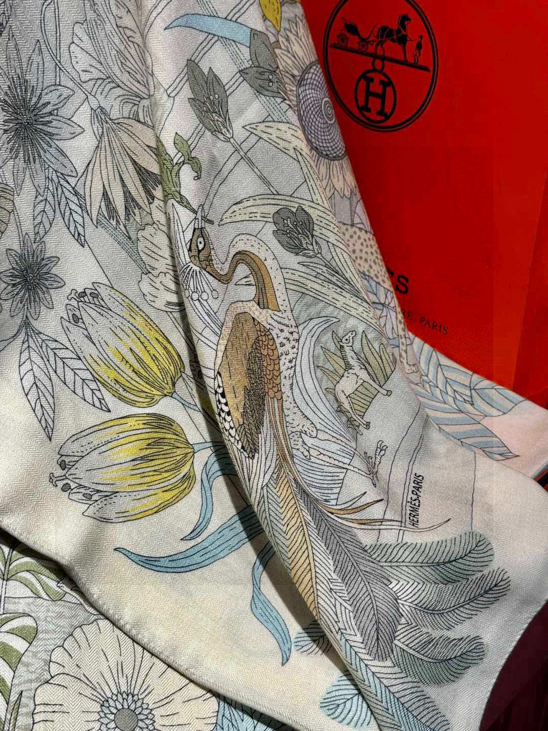 羊绒新款🆕👏买了都说好看‼️推荐💕爱马仕双面同色羊绒方巾，【奇珍乐园双面同色140】顶级工艺超值‼️爱马